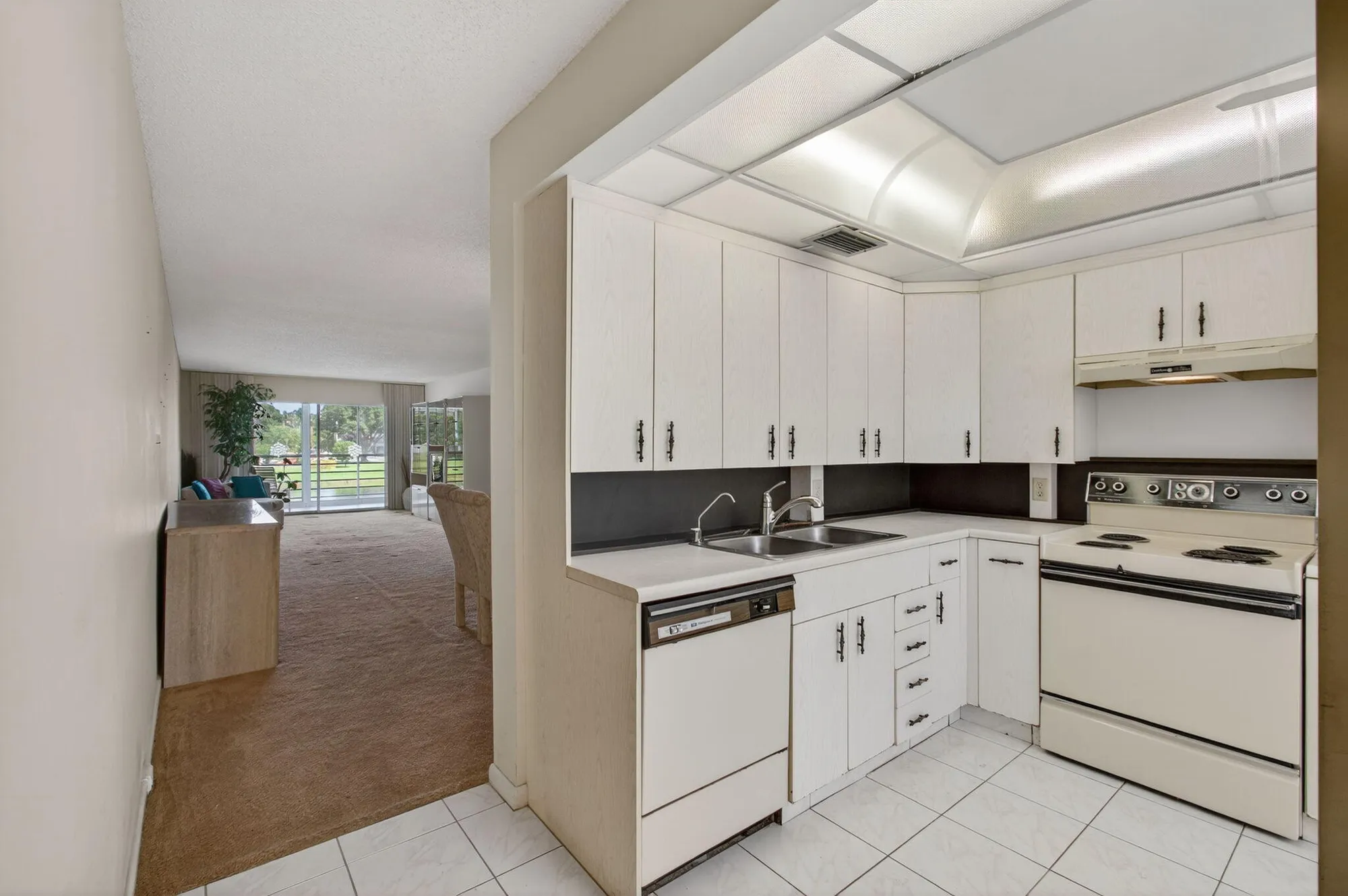 Property Slideshow image 11 of 101 | 2001 guildford a, Boca Raton, FL, 33434