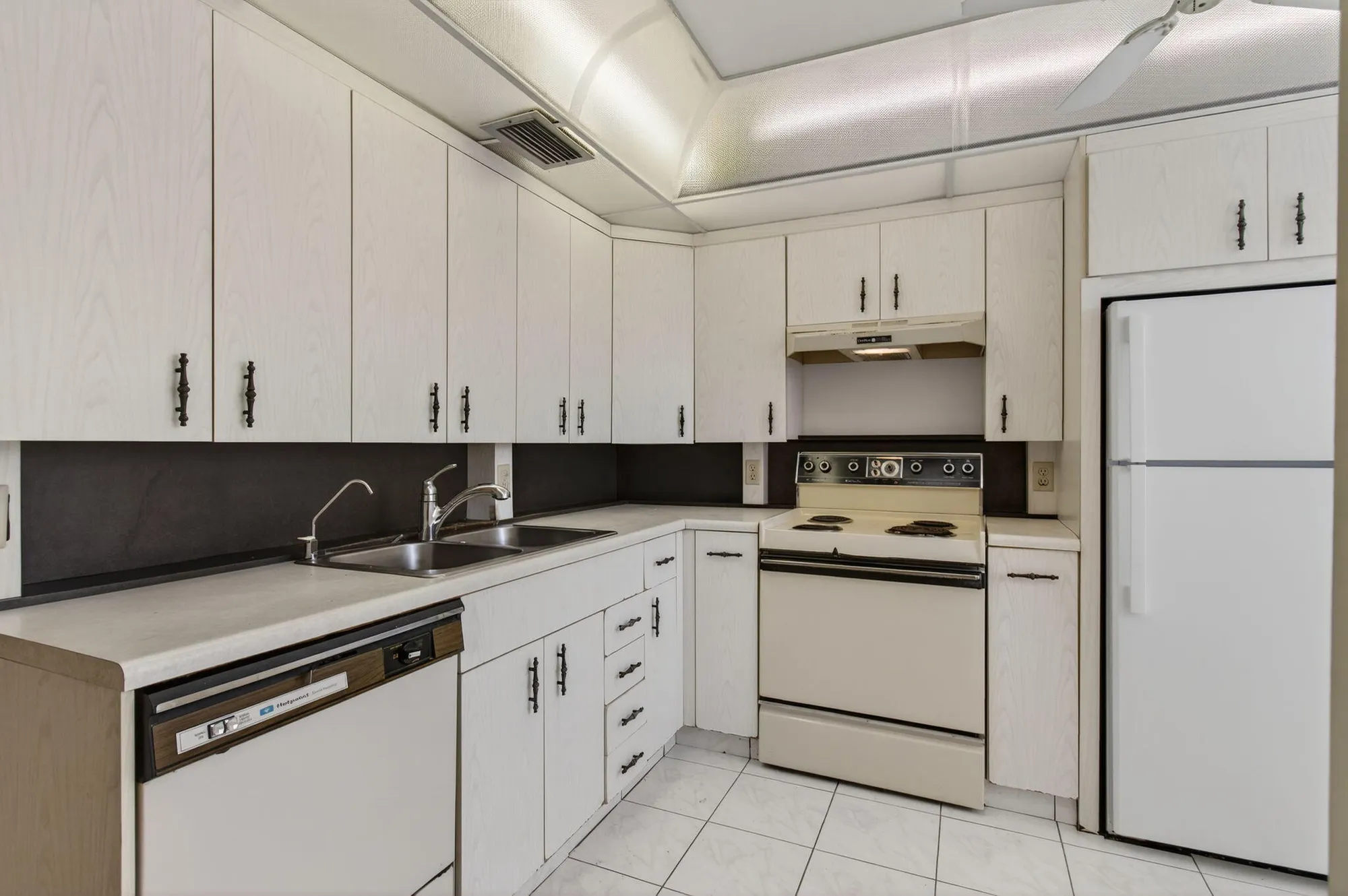 Property Slideshow image 32 of 101 | 2001 guildford a, Boca Raton, FL, 33434