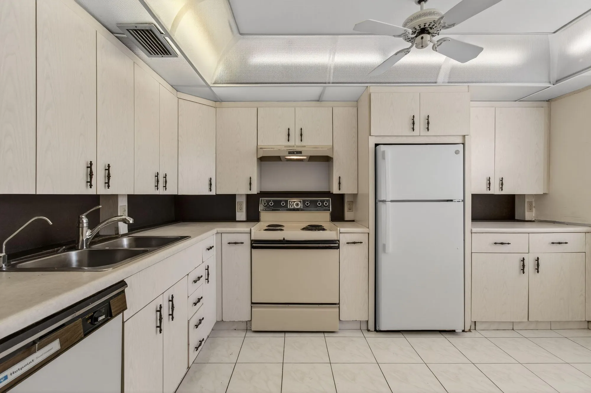 Property Slideshow image 34 of 101 | 2001 guildford a, Boca Raton, FL, 33434