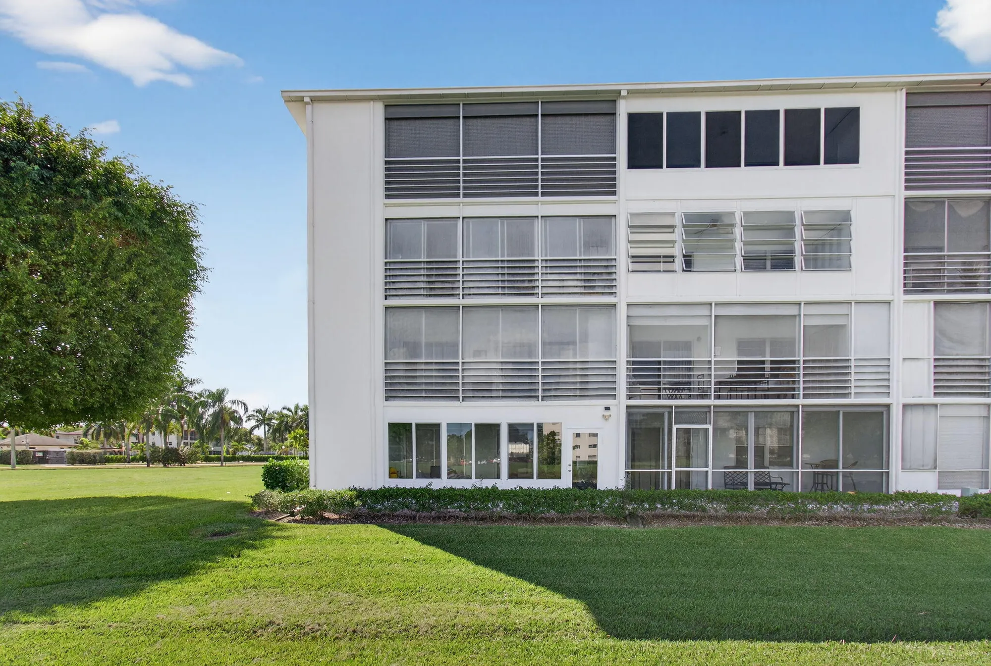 Property Slideshow image 61 of 101 | 2001 guildford a, Boca Raton, FL, 33434