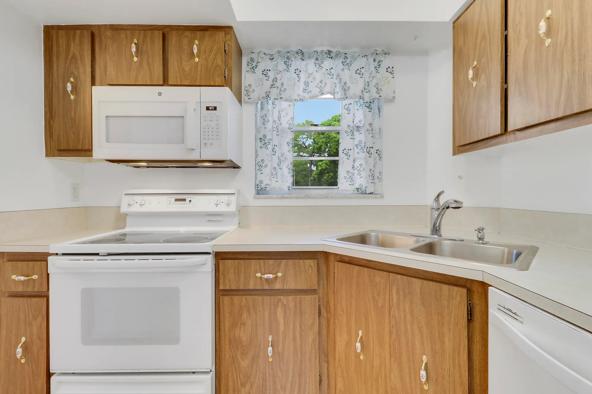 Property Slideshow image 10 of 33 | 18081 se country club dr # 13-125, Jupiter, FL, 33469