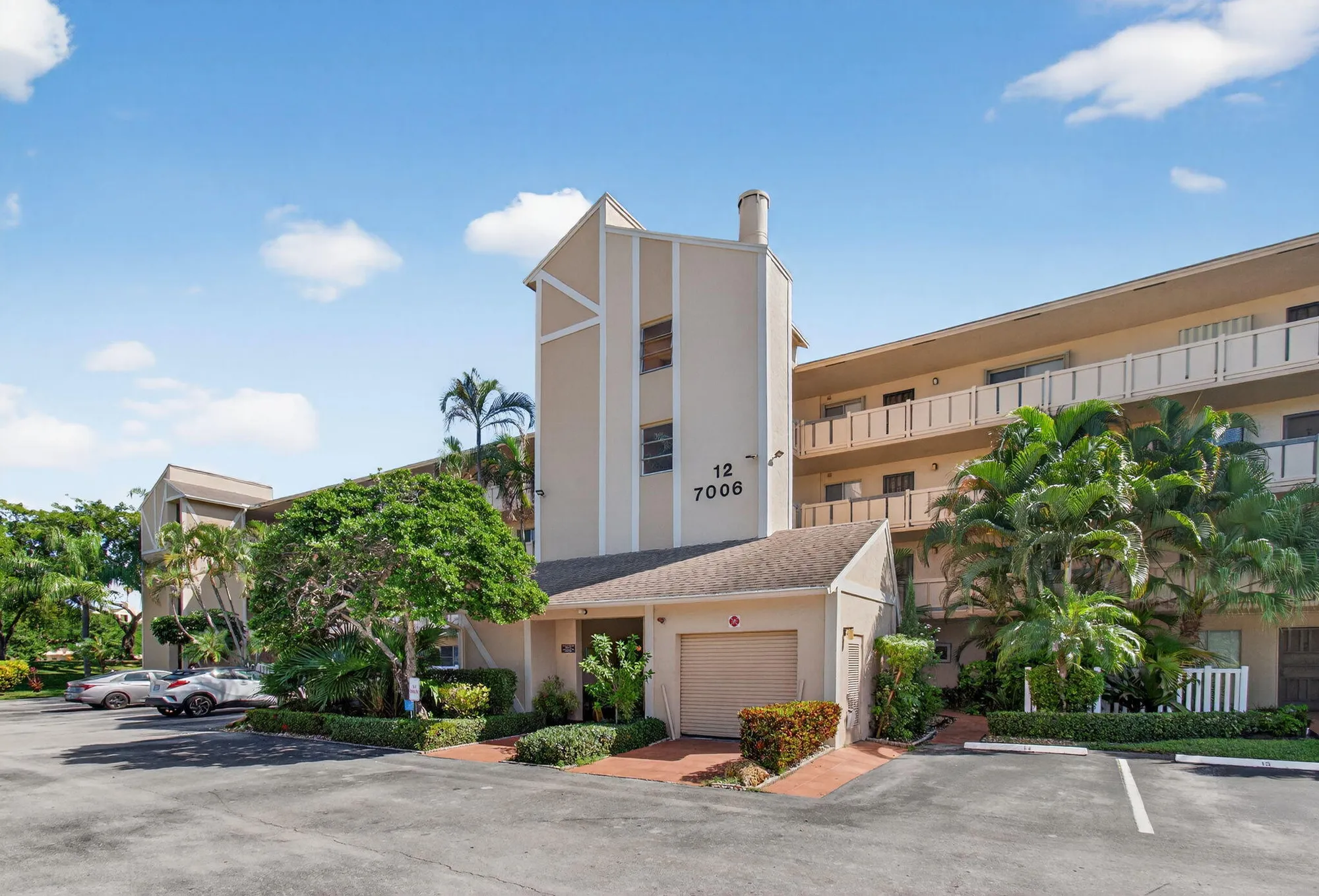 Property Slideshow image 5 of 82 | 7006 huntington ln apt 306, Delray Beach, FL, 33446