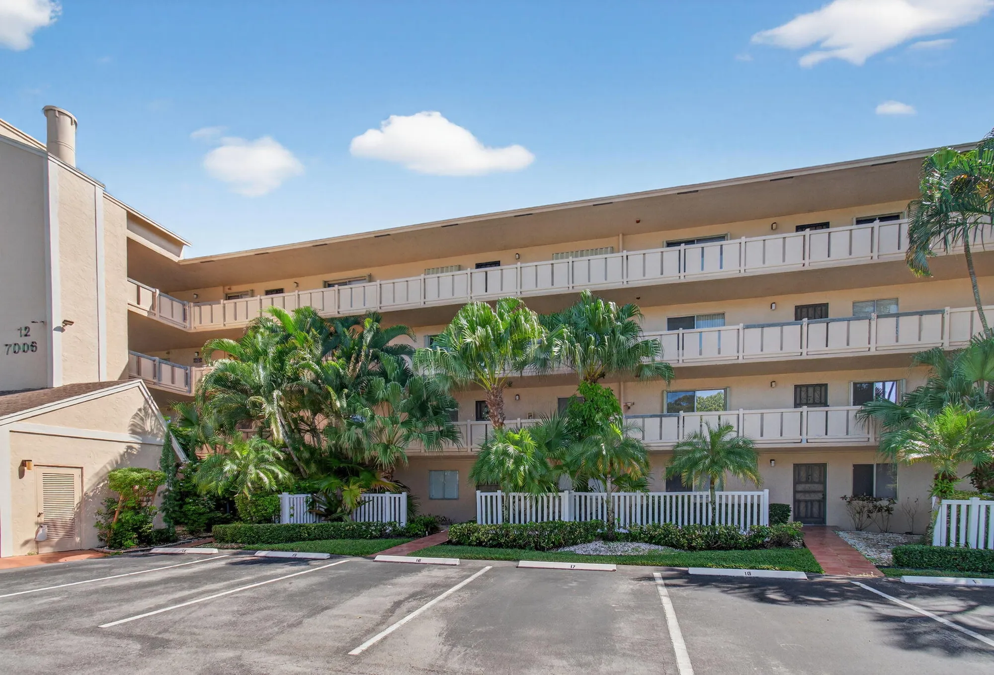 Property Slideshow image 7 of 82 | 7006 huntington ln apt 306, Delray Beach, FL, 33446