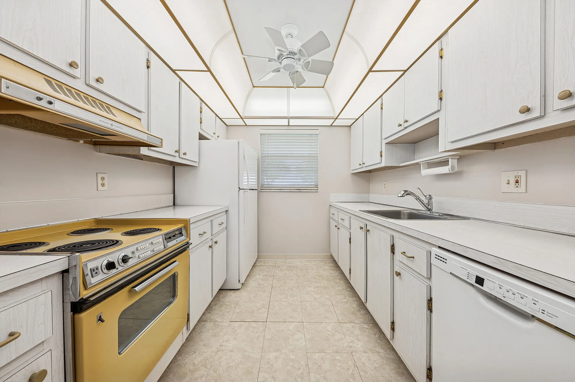 Property Slideshow image 4 of 25 | 101 leisure lake cir 102, Boynton Beach, FL, 33426