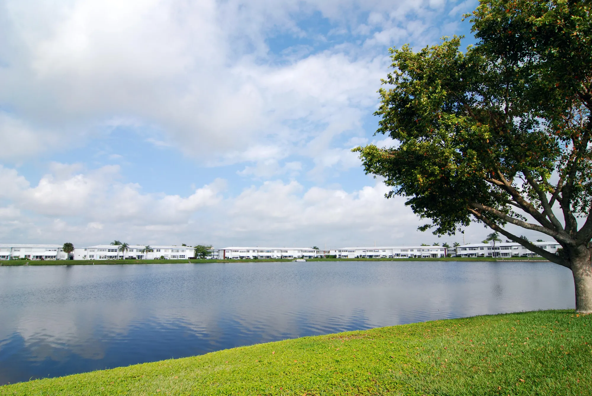 Property Slideshow image 17 of 25 | 101 leisure lake cir 102, Boynton Beach, FL, 33426