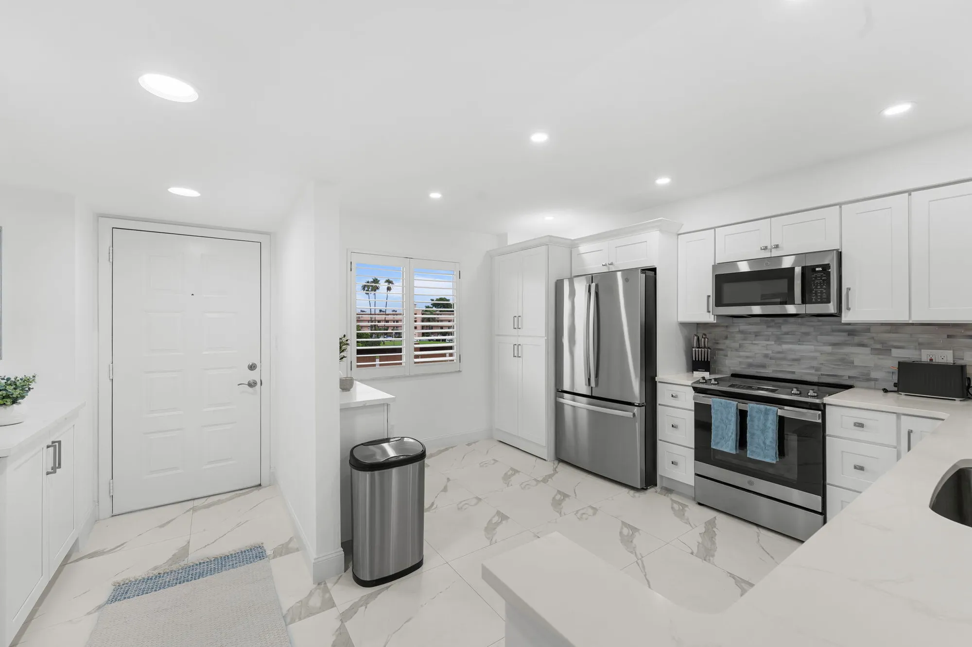 Property Slideshow image 4 of 42 | 6936 huntington ln 302, Delray Beach, FL, 33446