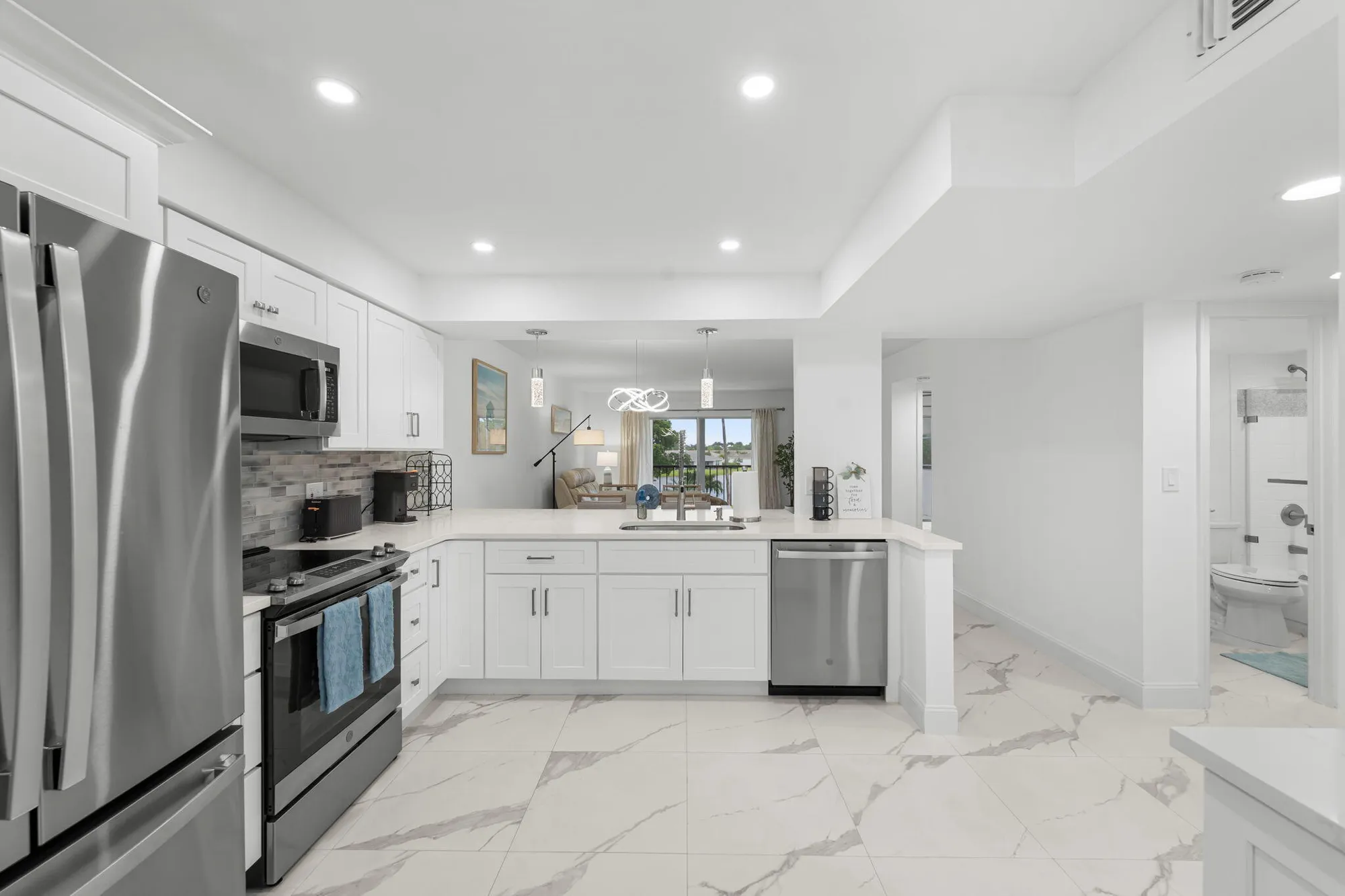 Property Slideshow image 1 of 42 | 6936 huntington ln 302, Delray Beach, FL, 33446