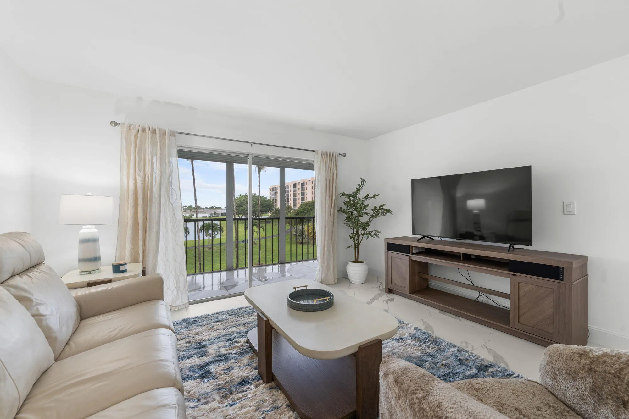 Property Slideshow image 9 of 42 | 6936 huntington ln 302, Delray Beach, FL, 33446