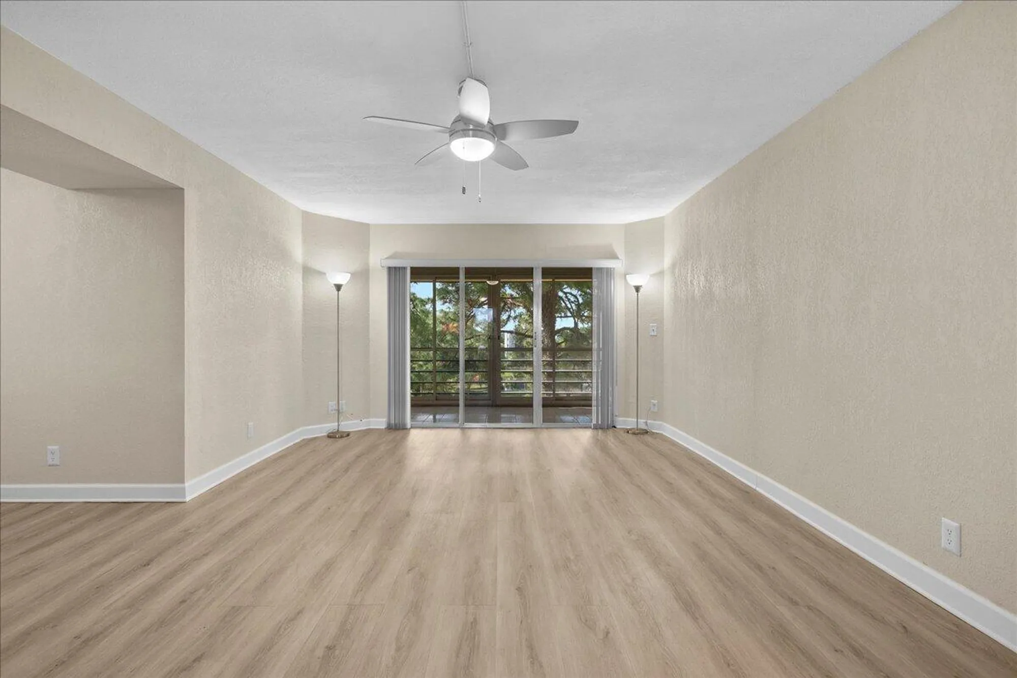 Property Slideshow image 4 of 46 | 3755 via poinciana apt 611, Lake Worth, FL, 33467
