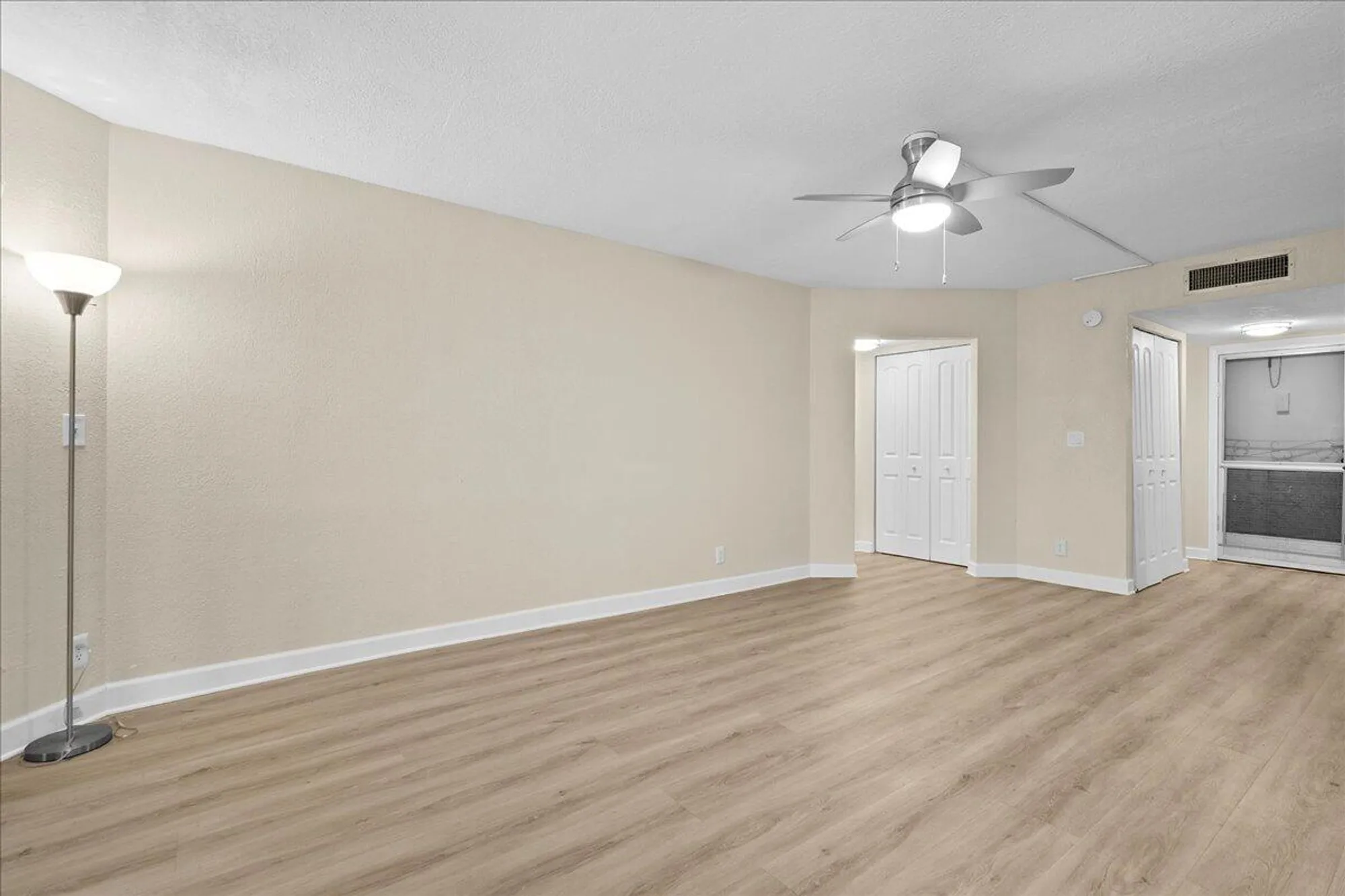 Property Slideshow image 8 of 46 | 3755 via poinciana apt 611, Lake Worth, FL, 33467