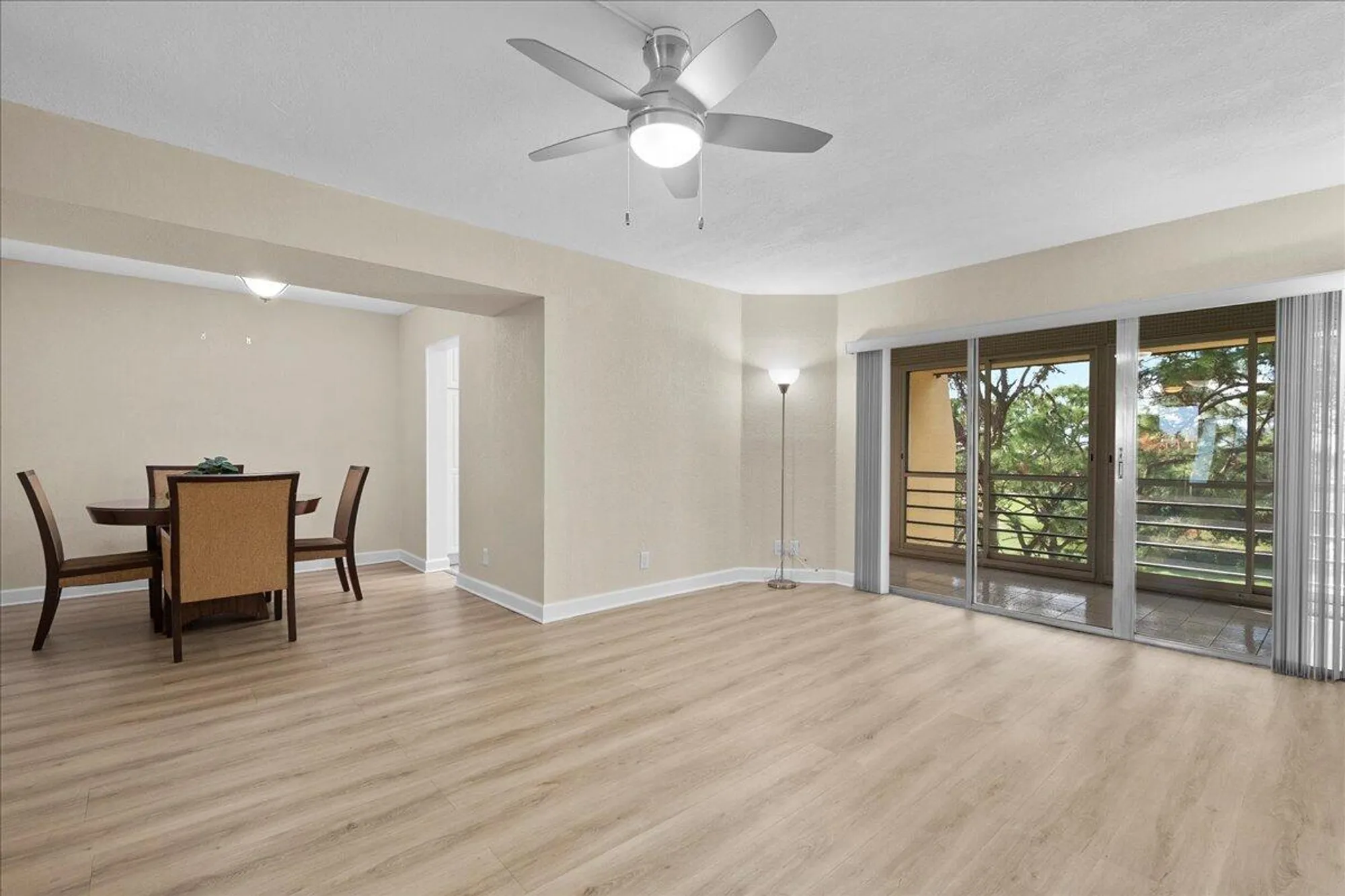 Property Slideshow image 6 of 46 | 3755 via poinciana apt 611, Lake Worth, FL, 33467