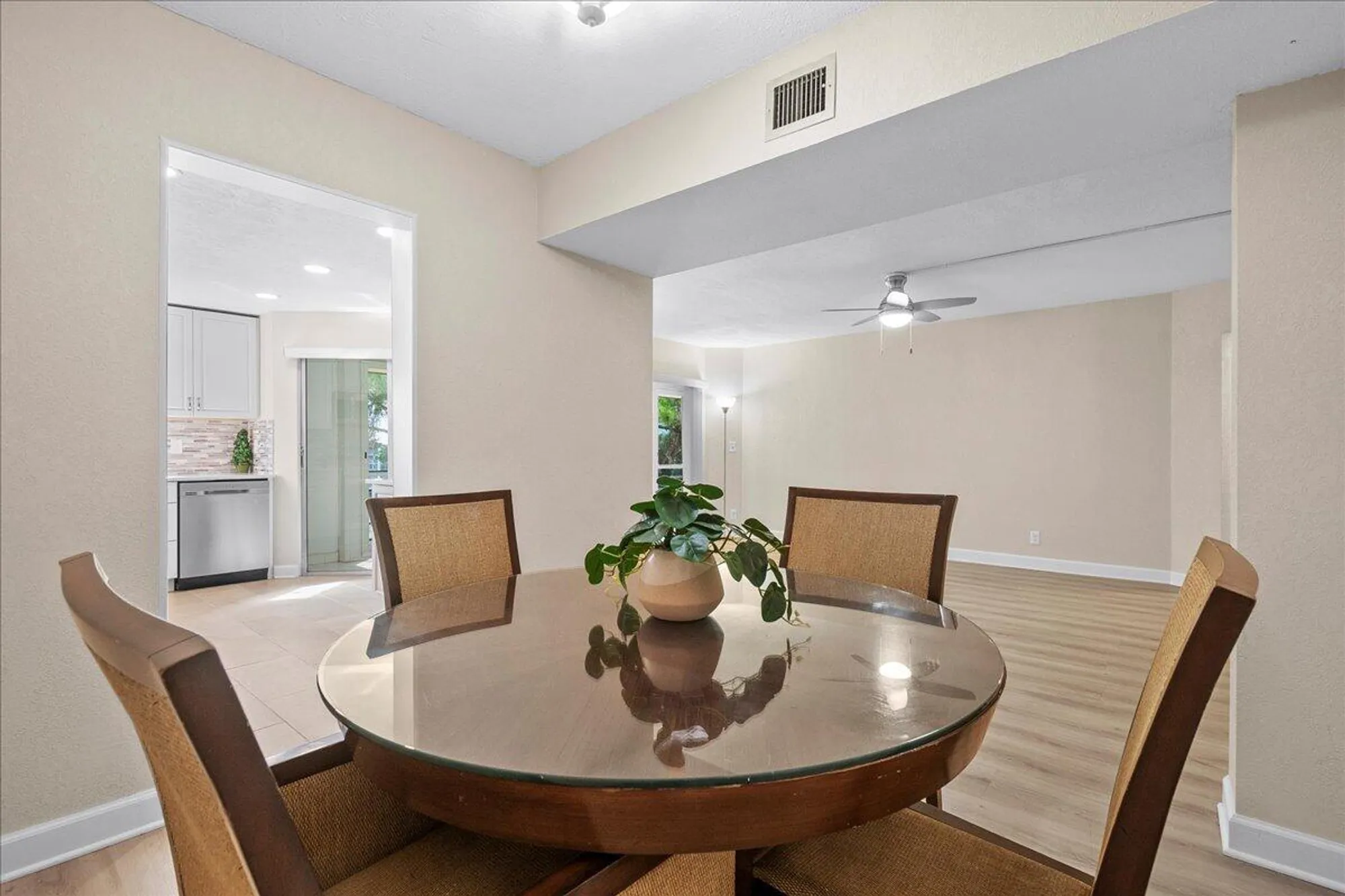Property Slideshow image 10 of 46 | 3755 via poinciana apt 611, Lake Worth, FL, 33467