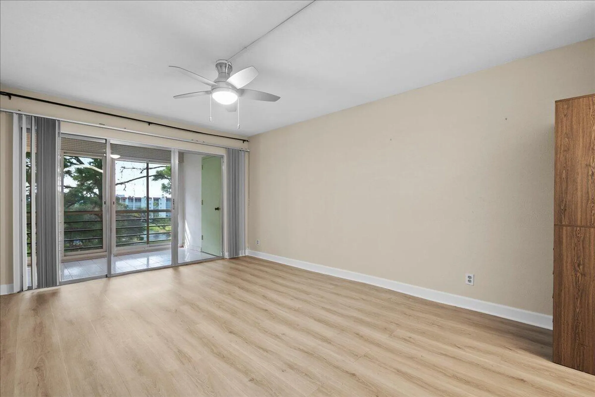 Property Slideshow image 18 of 46 | 3755 via poinciana apt 611, Lake Worth, FL, 33467