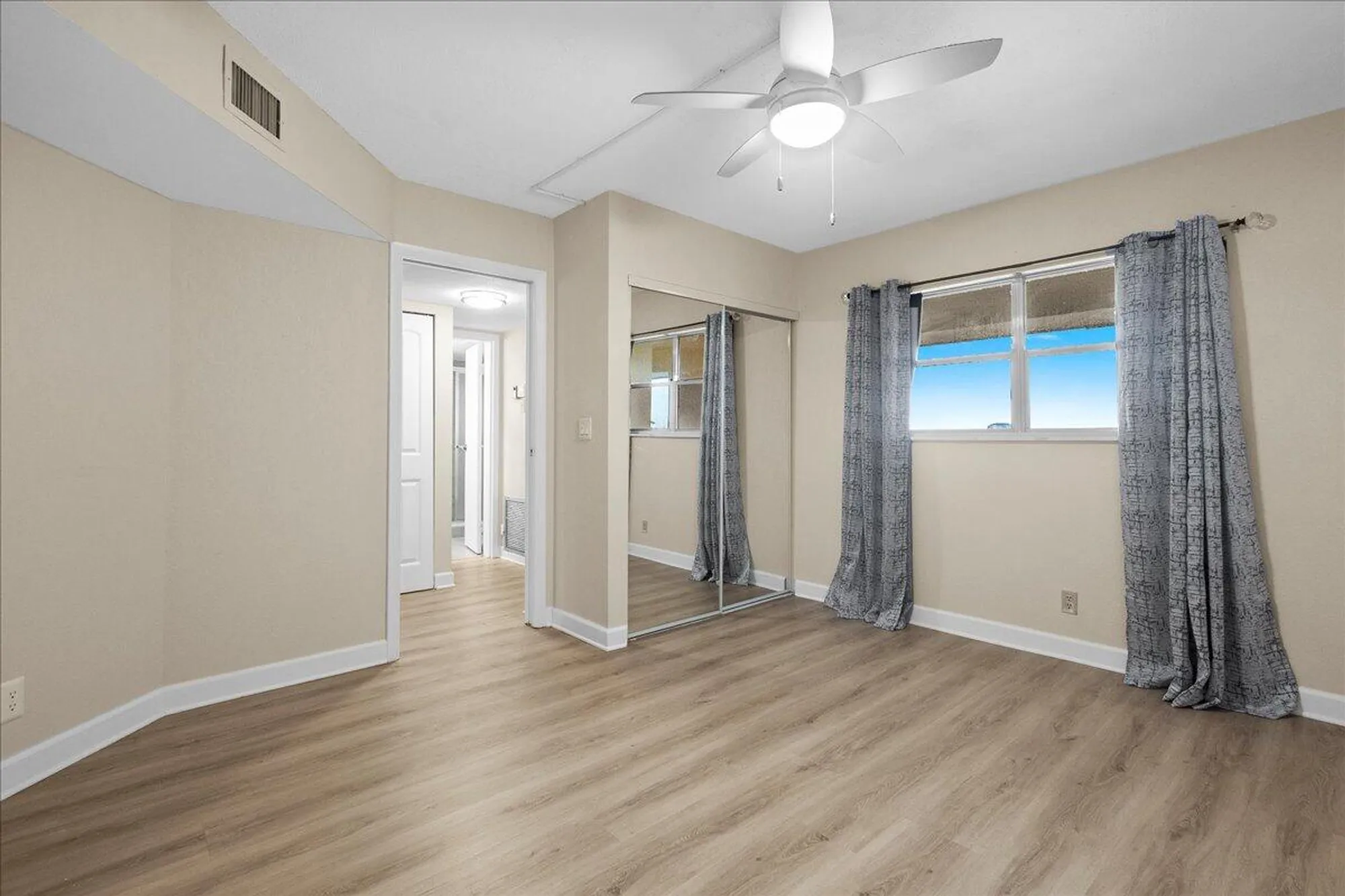 Property Slideshow image 23 of 46 | 3755 via poinciana apt 611, Lake Worth, FL, 33467