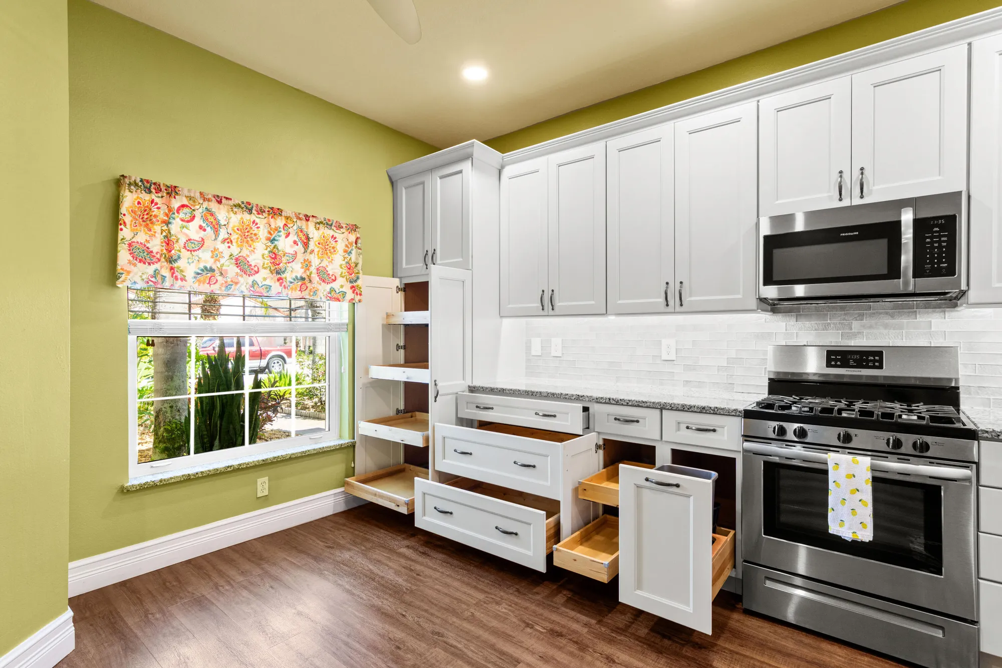 Property Slideshow image 14 of 57 | 319 nw treeline trce, Port Saint Lucie, FL, 34986