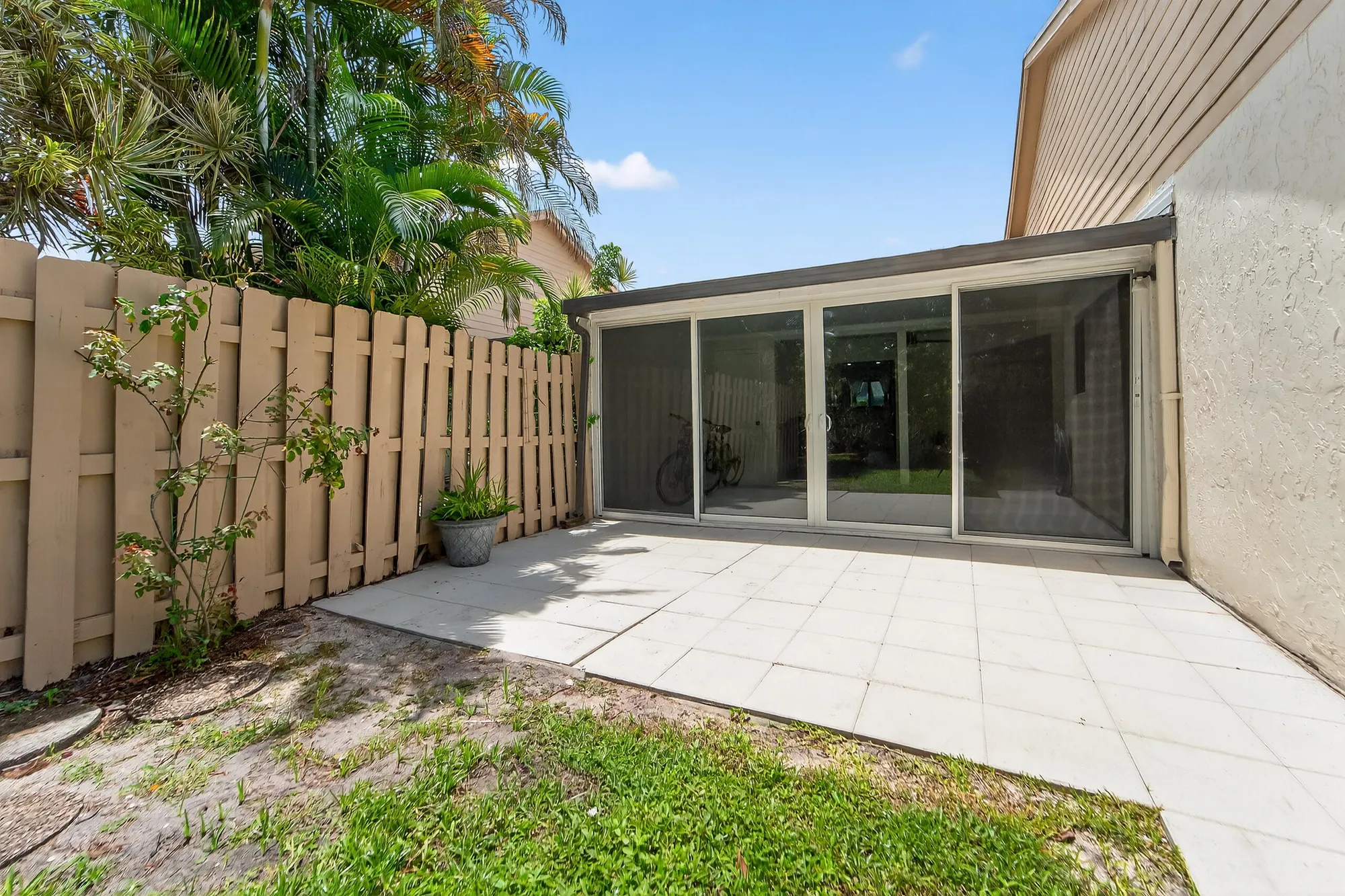 Property Slideshow image 42 of 78 | 1325 nw 23rd ln, Delray Beach, FL, 33445