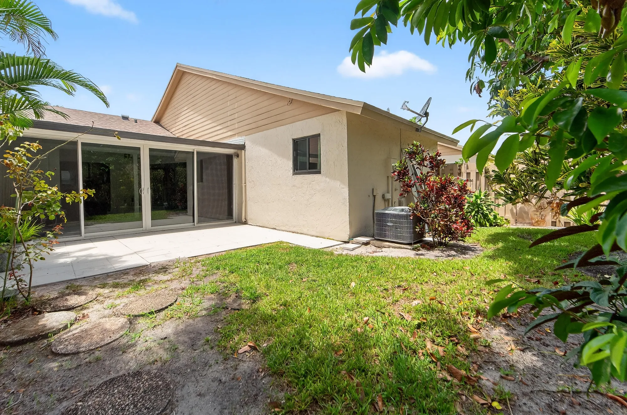 Property Slideshow image 49 of 78 | 1325 nw 23rd ln, Delray Beach, FL, 33445