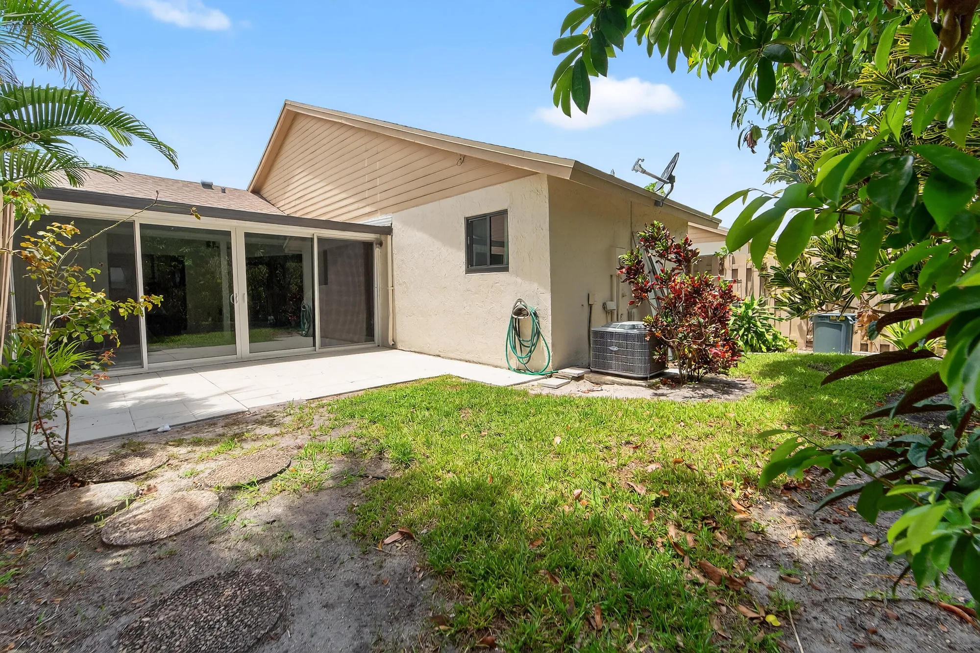 Property Slideshow image 52 of 78 | 1325 nw 23rd ln, Delray Beach, FL, 33445