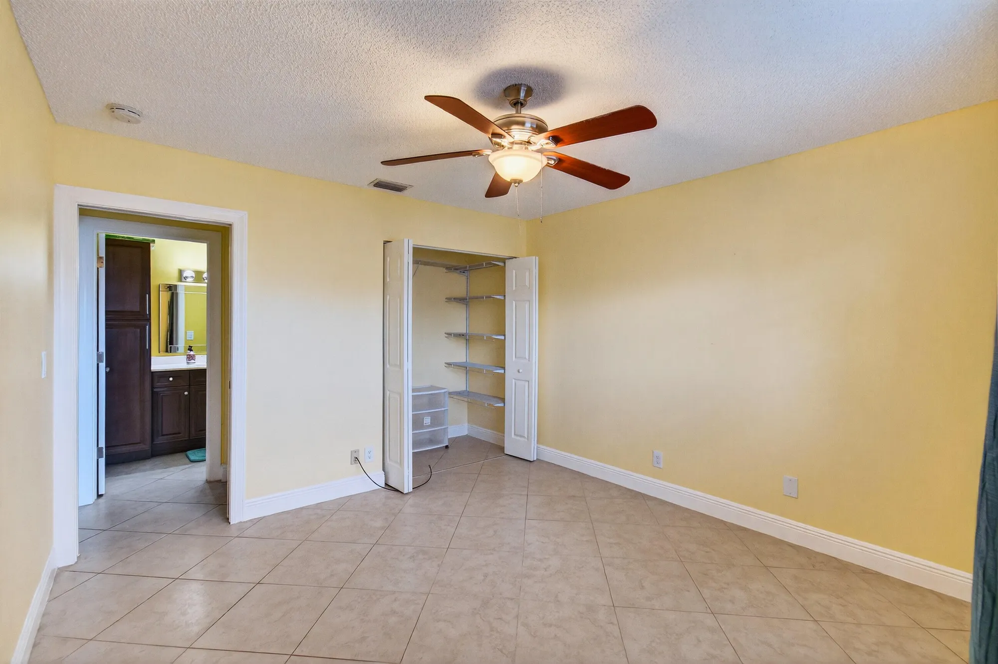 Property Slideshow image 24 of 40 | 4330 lucerne villas ln, Lake Worth, FL, 33467