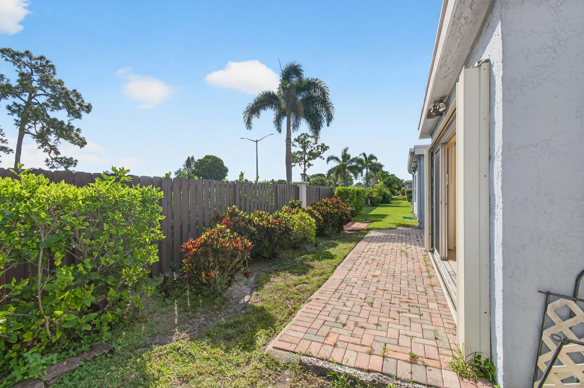 Property Slideshow image 38 of 40 | 4330 lucerne villas ln, Lake Worth, FL, 33467