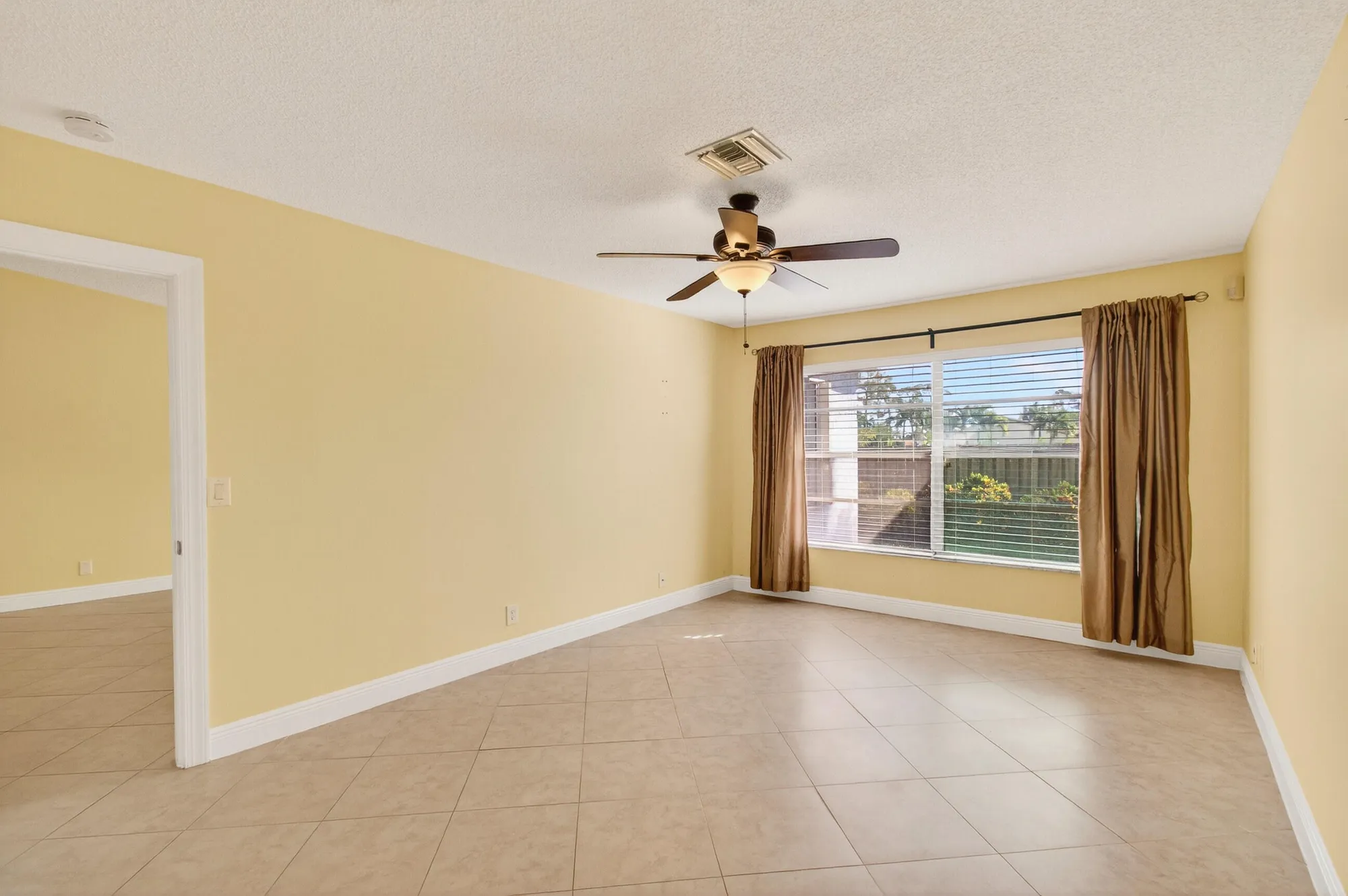 Property Slideshow image 25 of 40 | 4330 lucerne villas ln, Lake Worth, FL, 33467
