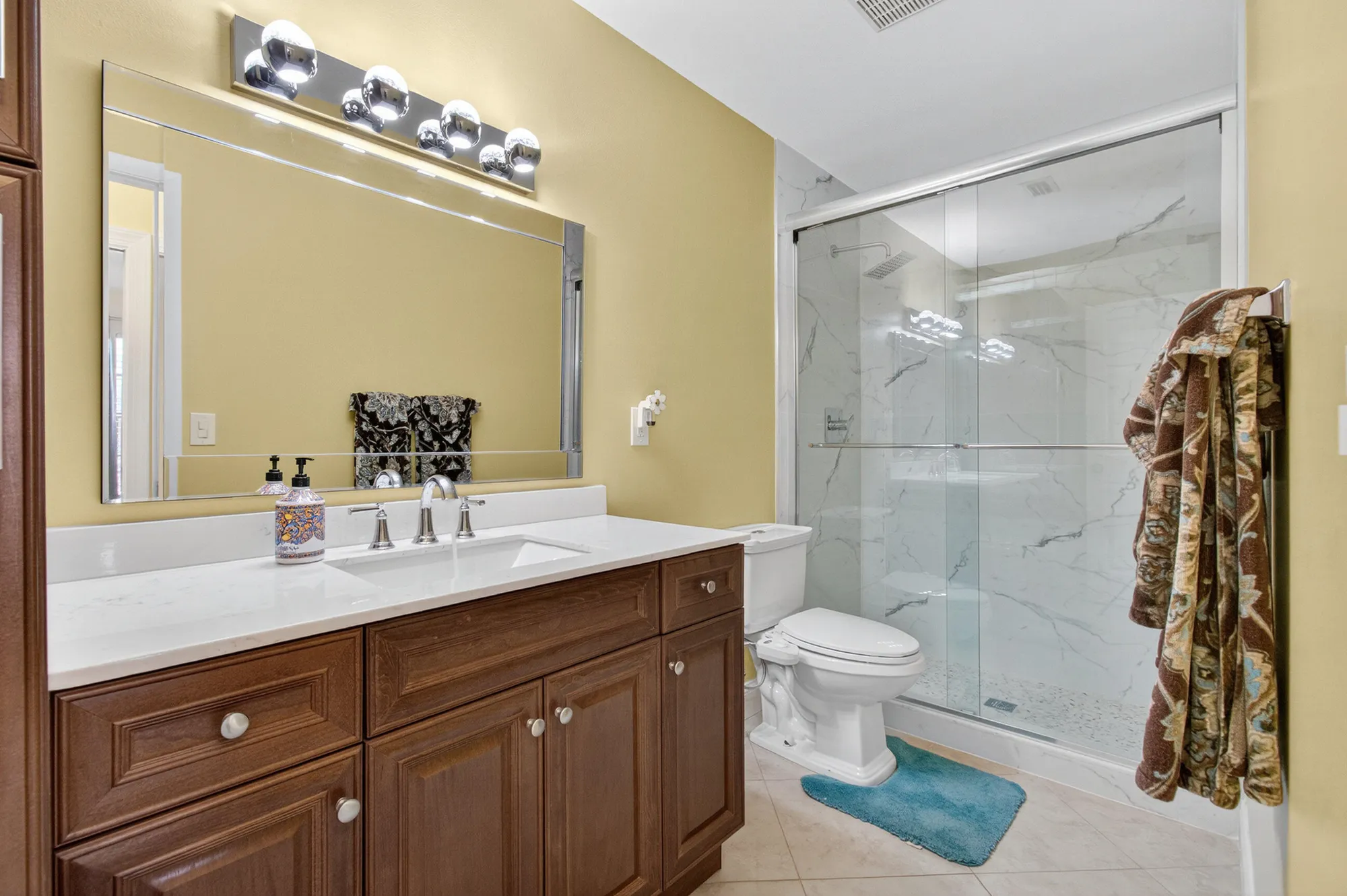 Property Slideshow image 10 of 40 | 4330 lucerne villas ln, Lake Worth, FL, 33467