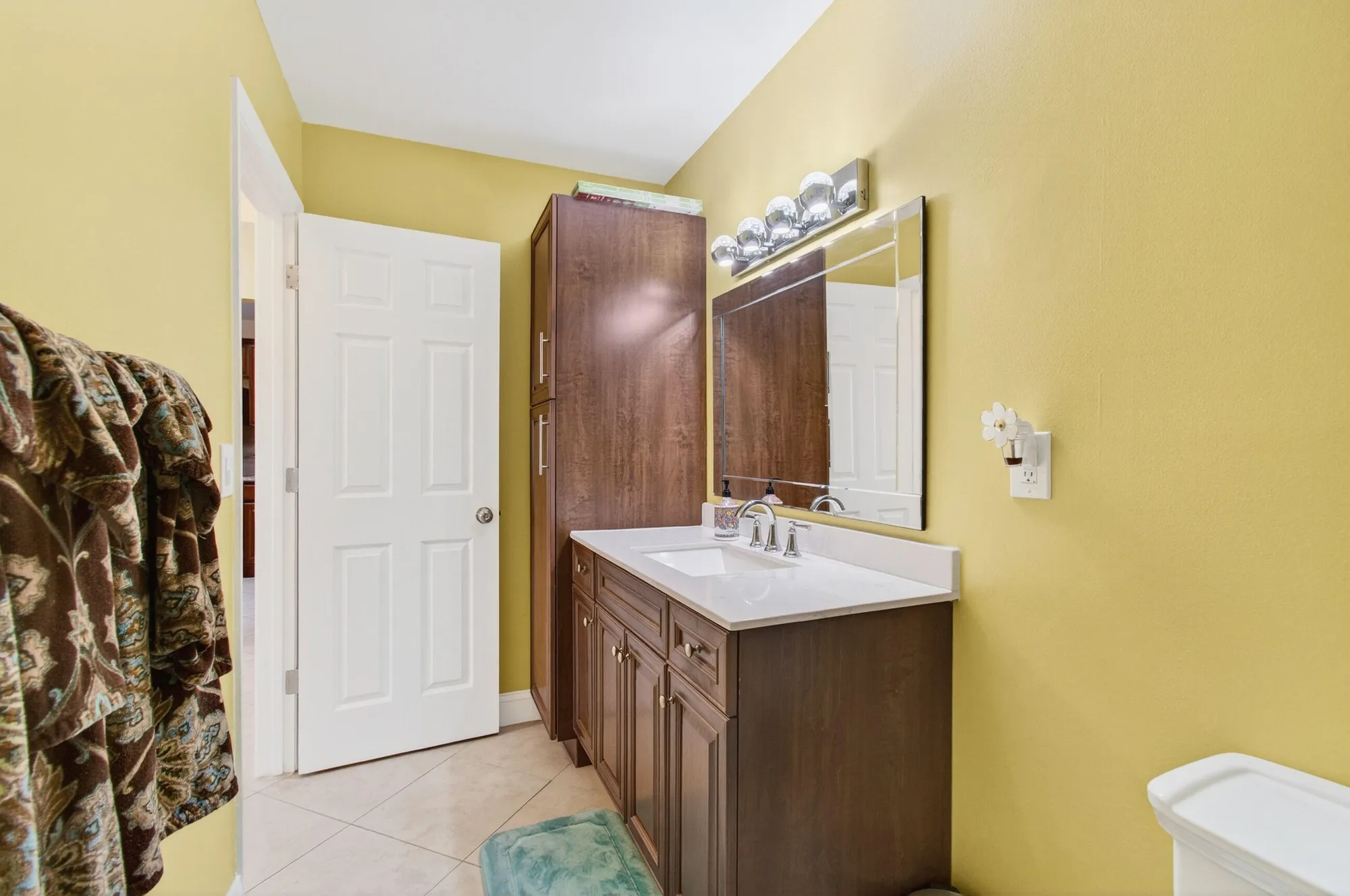 Property Slideshow image 12 of 40 | 4330 lucerne villas ln, Lake Worth, FL, 33467