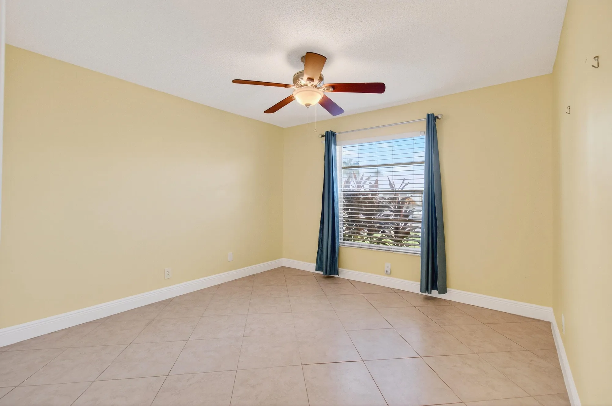 Property Slideshow image 22 of 40 | 4330 lucerne villas ln, Lake Worth, FL, 33467
