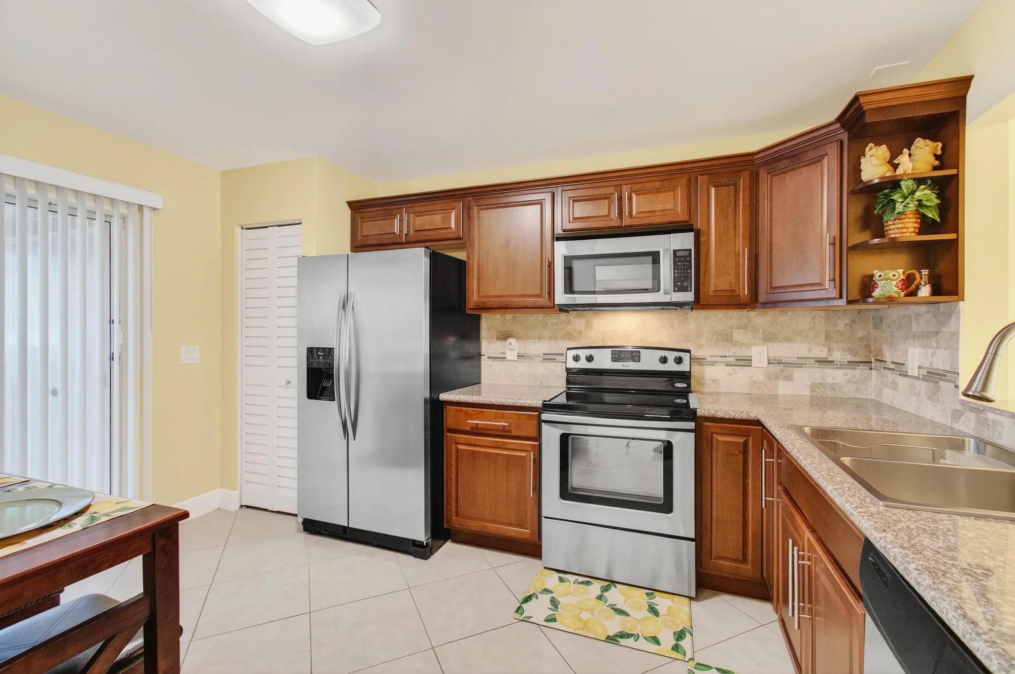 Property Slideshow image 8 of 40 | 4330 lucerne villas ln, Lake Worth, FL, 33467