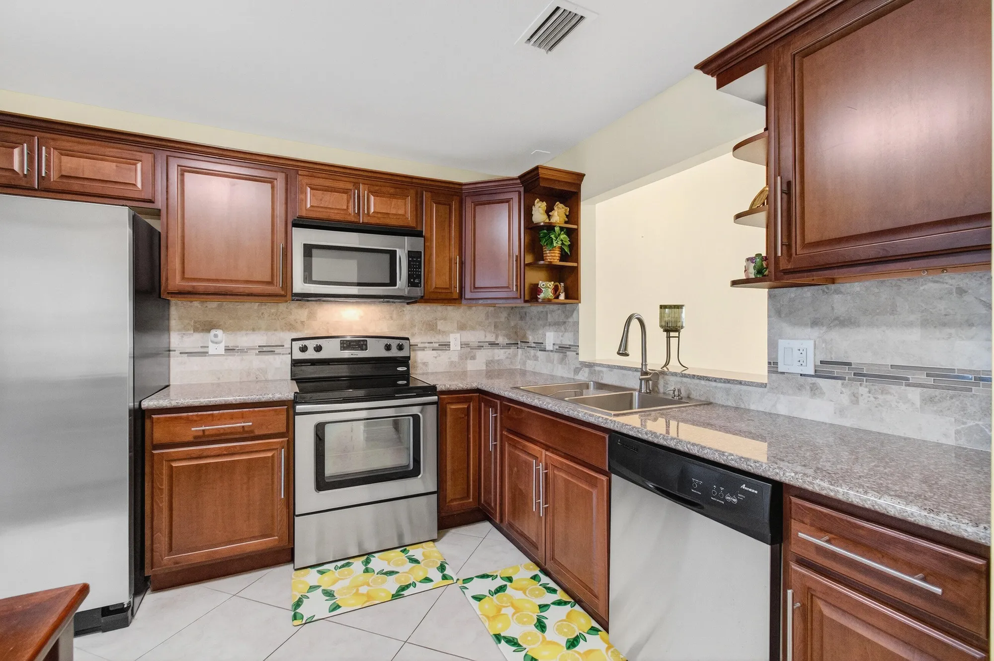 Property Slideshow image 4 of 40 | 4330 lucerne villas ln, Lake Worth, FL, 33467