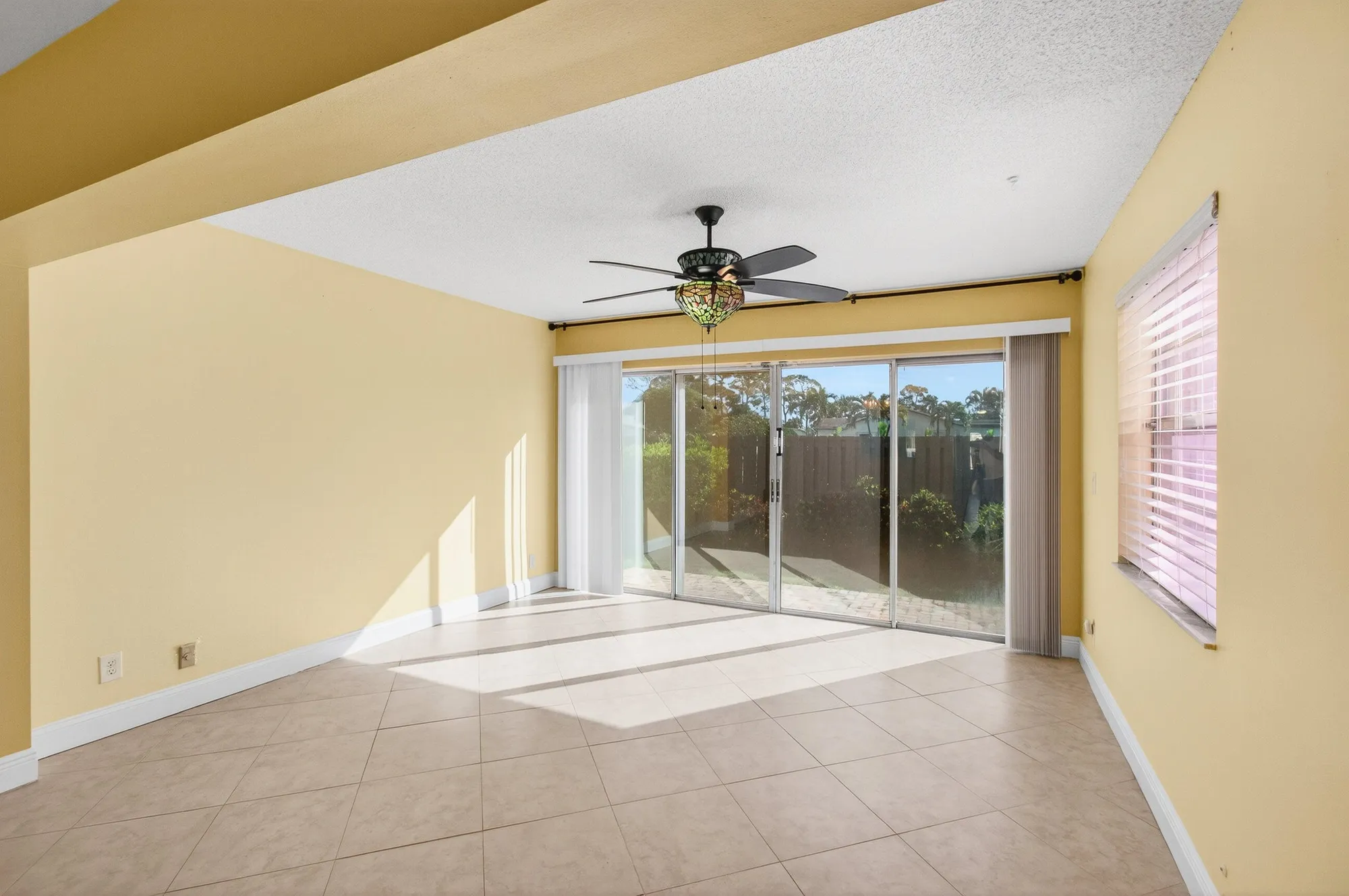 Property Slideshow image 17 of 40 | 4330 lucerne villas ln, Lake Worth, FL, 33467