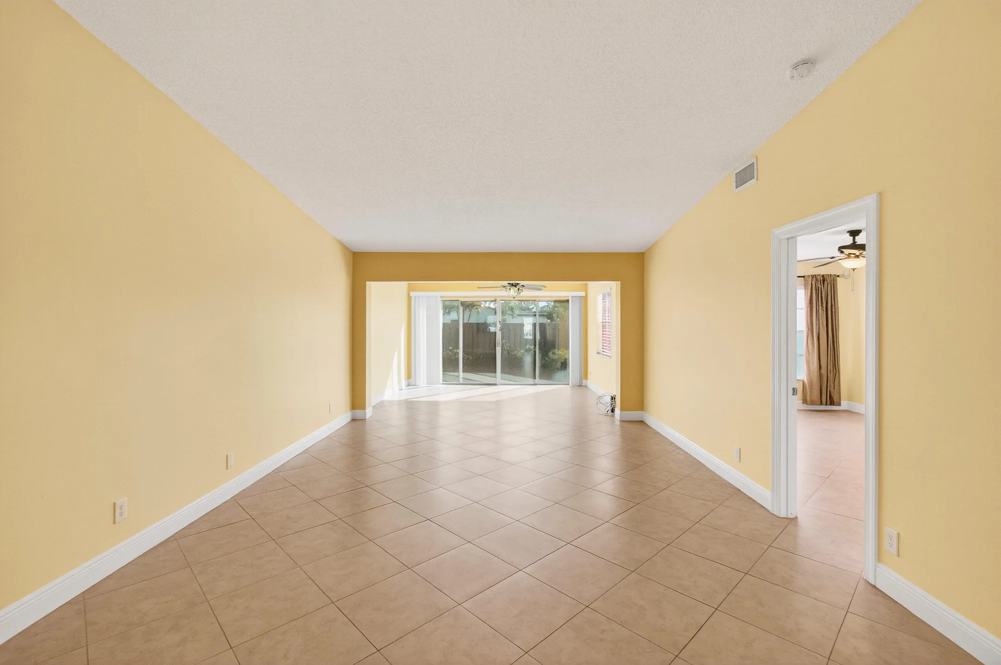 Property Slideshow image 16 of 40 | 4330 lucerne villas ln, Lake Worth, FL, 33467
