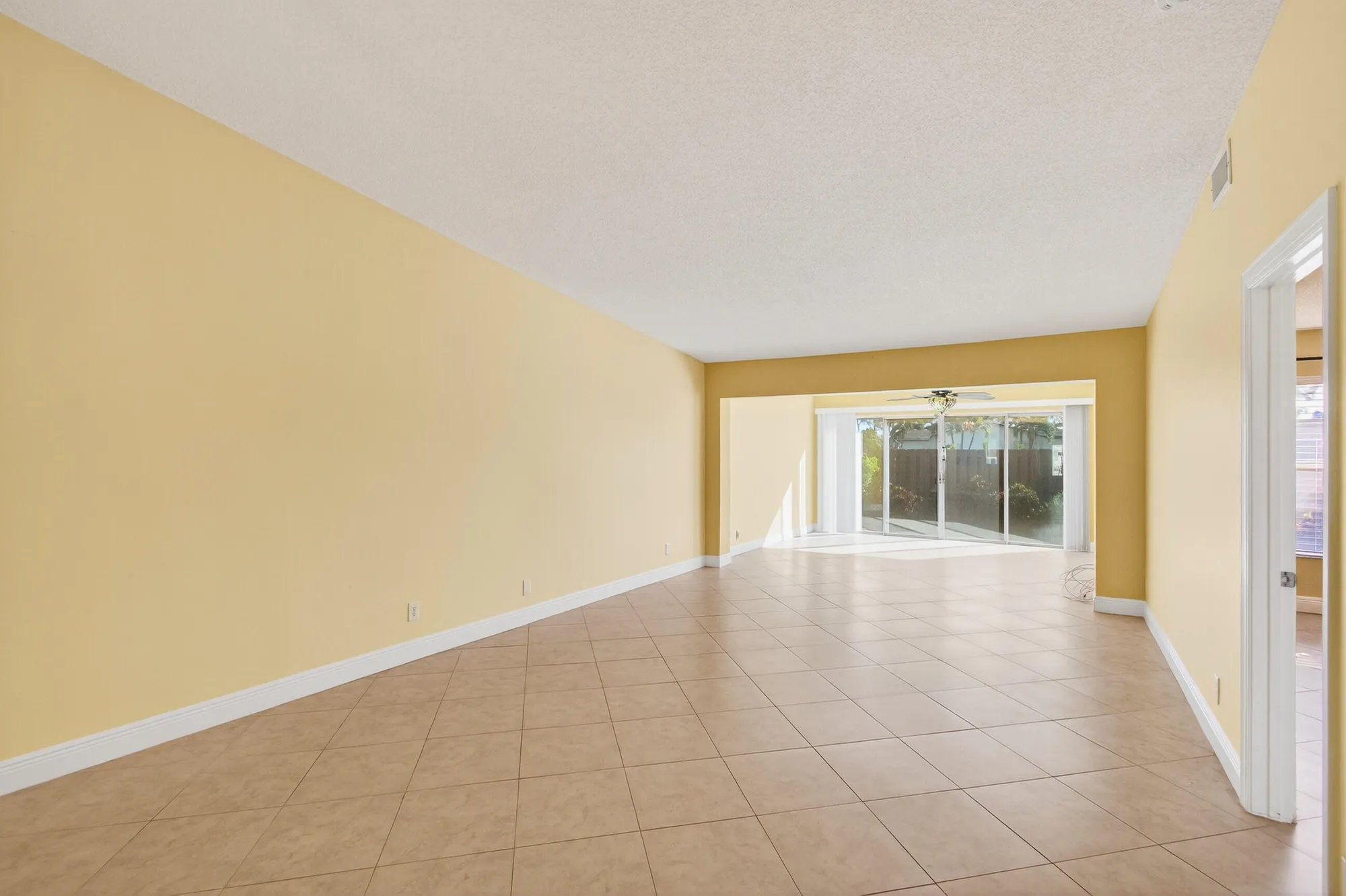 Property Slideshow image 15 of 40 | 4330 lucerne villas ln, Lake Worth, FL, 33467