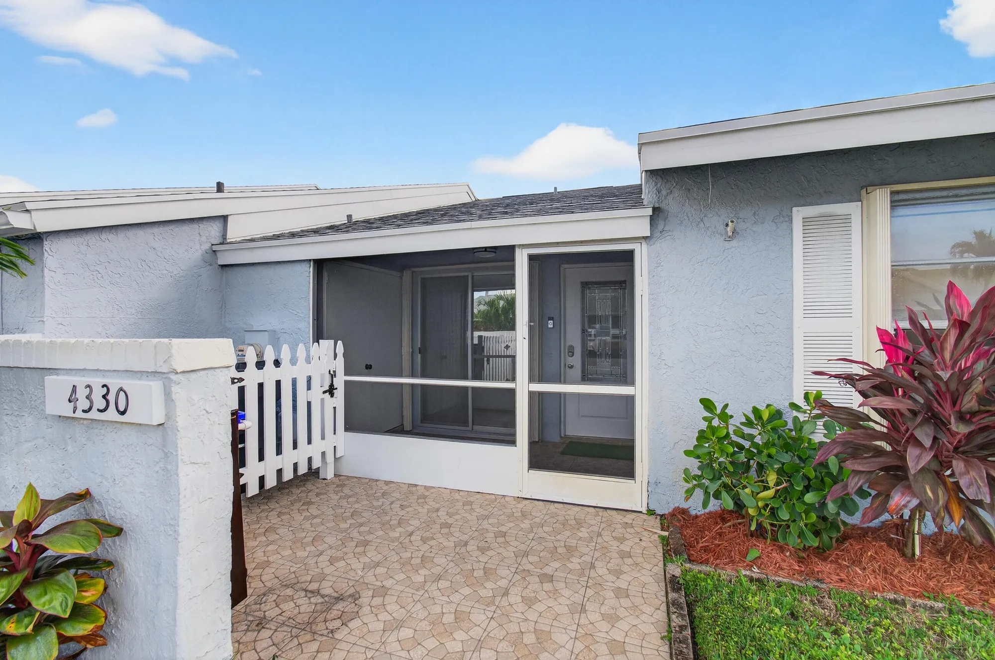 Property Slideshow image 2 of 40 | 4330 lucerne villas ln, Lake Worth, FL, 33467