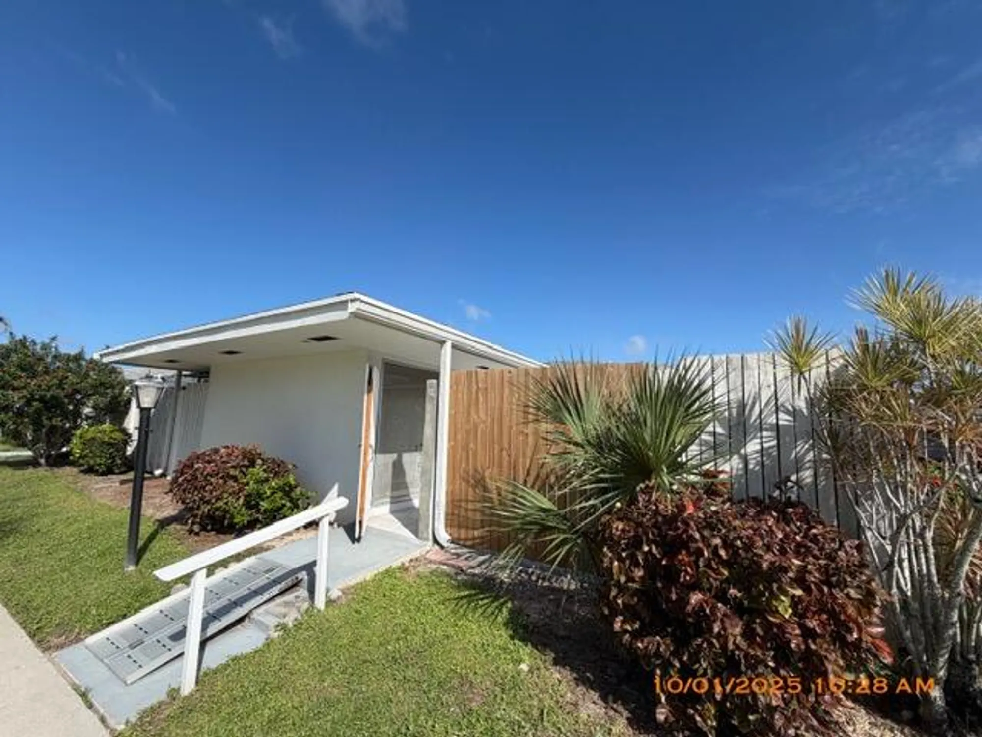 Property Slideshow image 1 of 11 | 96 east ct, Royal Palm Beach, FL, 33411