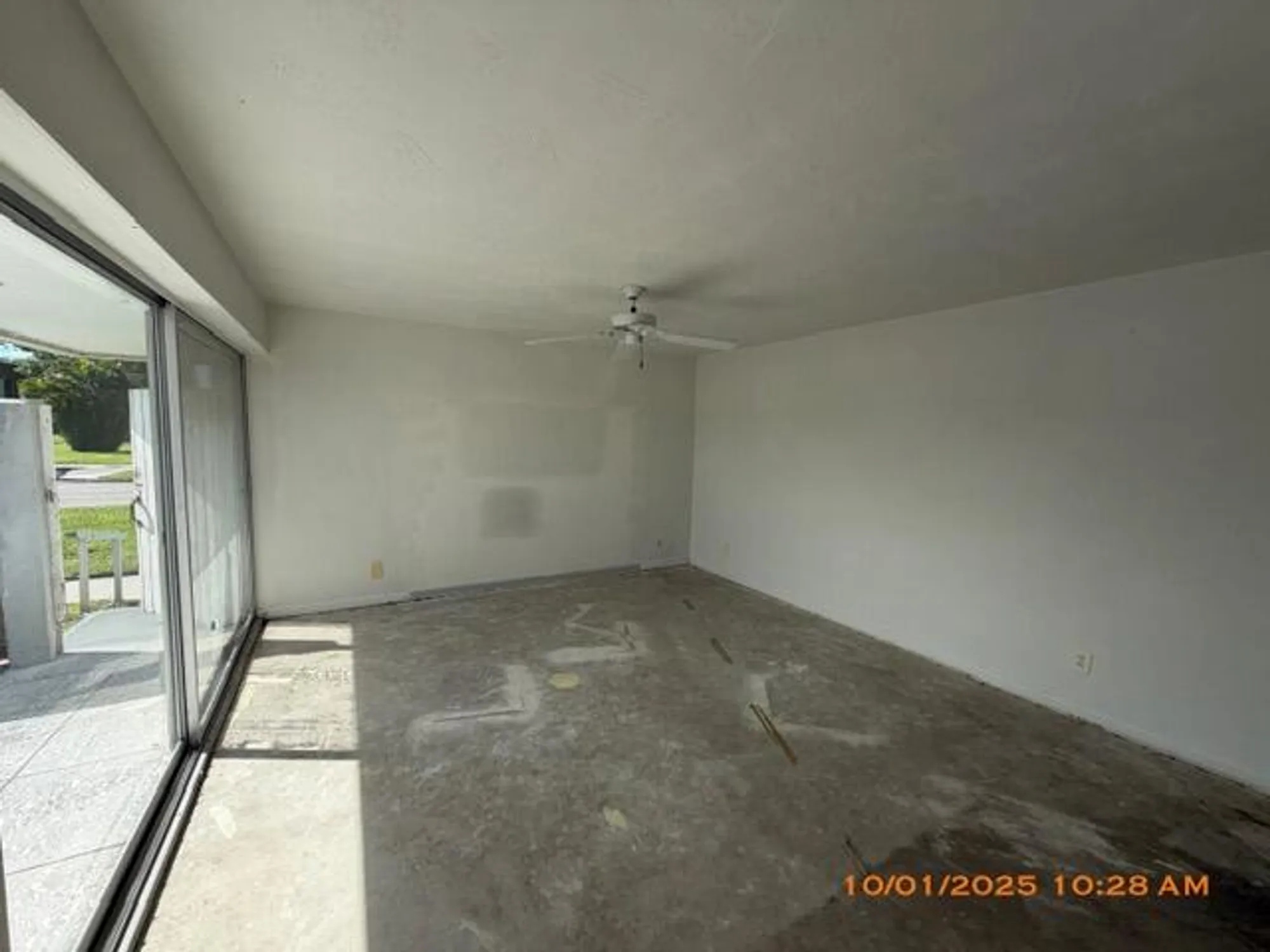 Property Slideshow image 4 of 11 | 96 east ct, Royal Palm Beach, FL, 33411