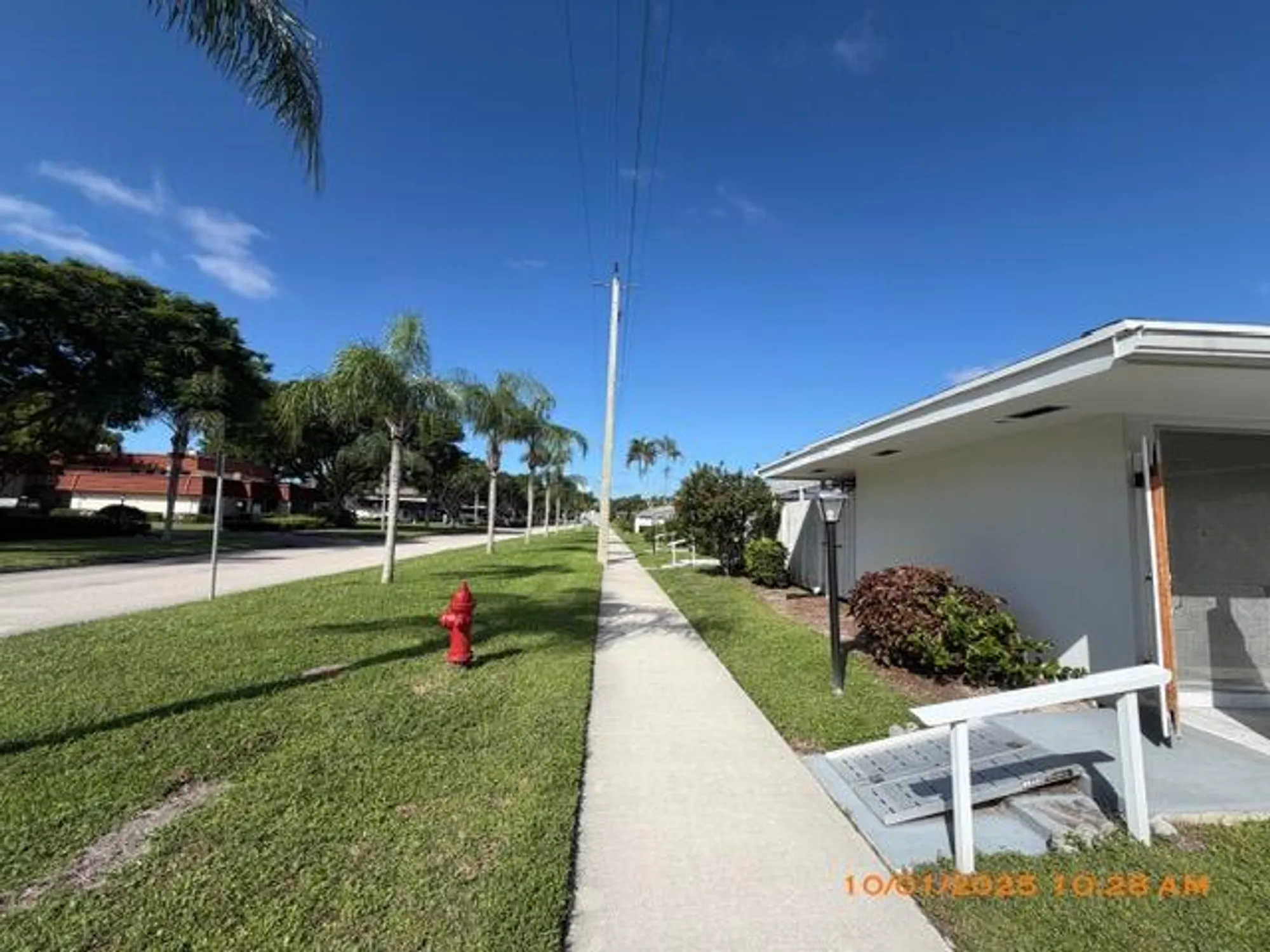 Property Slideshow image 2 of 11 | 96 east ct, Royal Palm Beach, FL, 33411