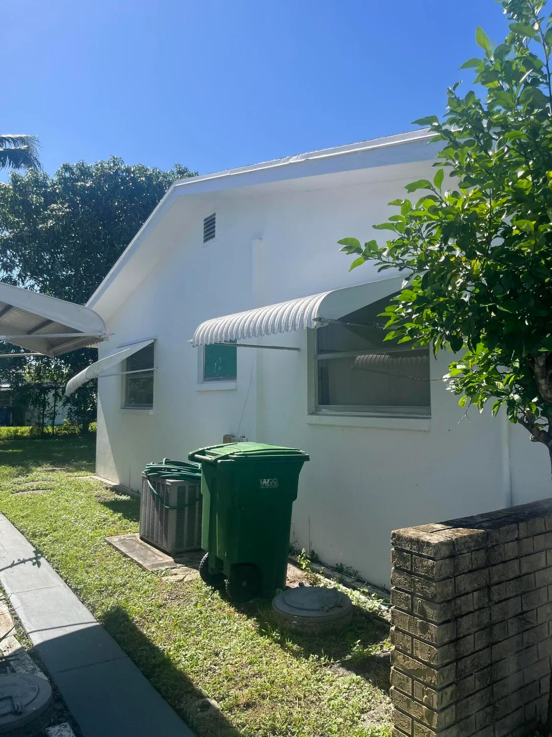 Property Slideshow image 3 of 11 | 4626 nw 44th st, Tamarac, FL, 33319