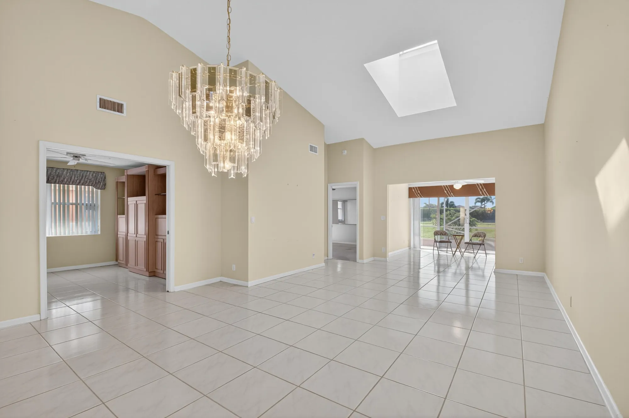 Property Slideshow image 8 of 86 | 5634 royal lake cir, Boynton Beach, FL, 33437