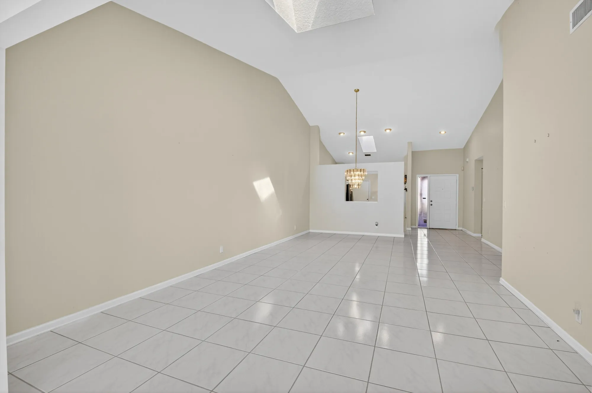 Property Slideshow image 10 of 86 | 5634 royal lake cir, Boynton Beach, FL, 33437