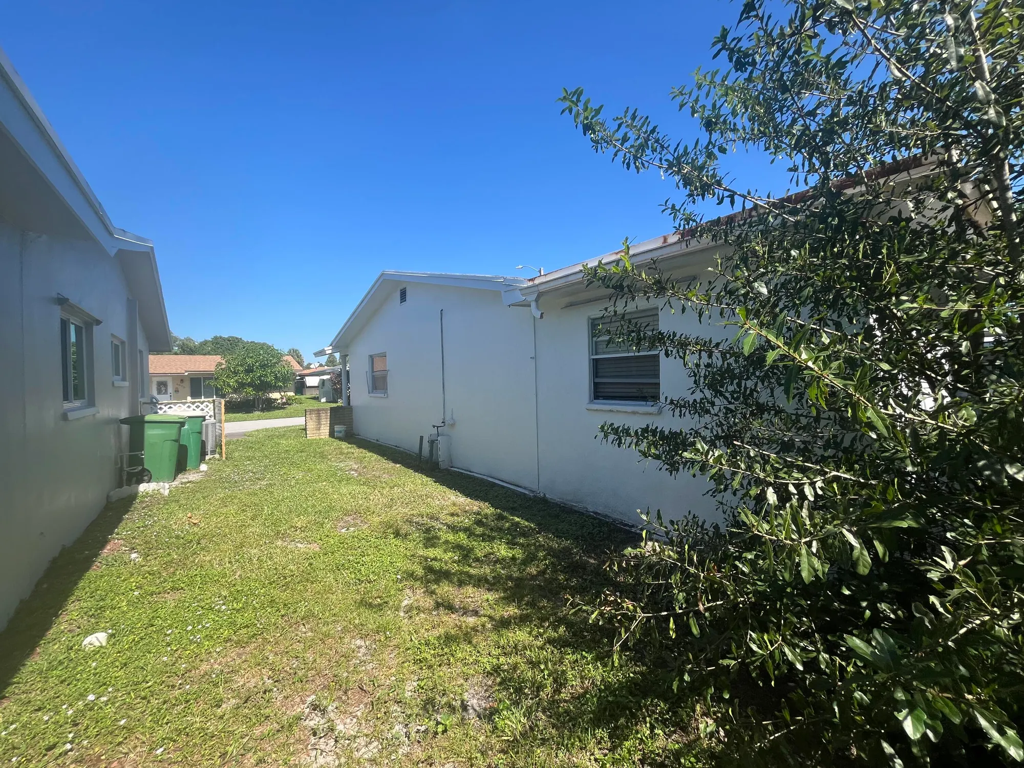 Property Slideshow image 5 of 11 | 4626 nw 44th st, Tamarac, FL, 33319