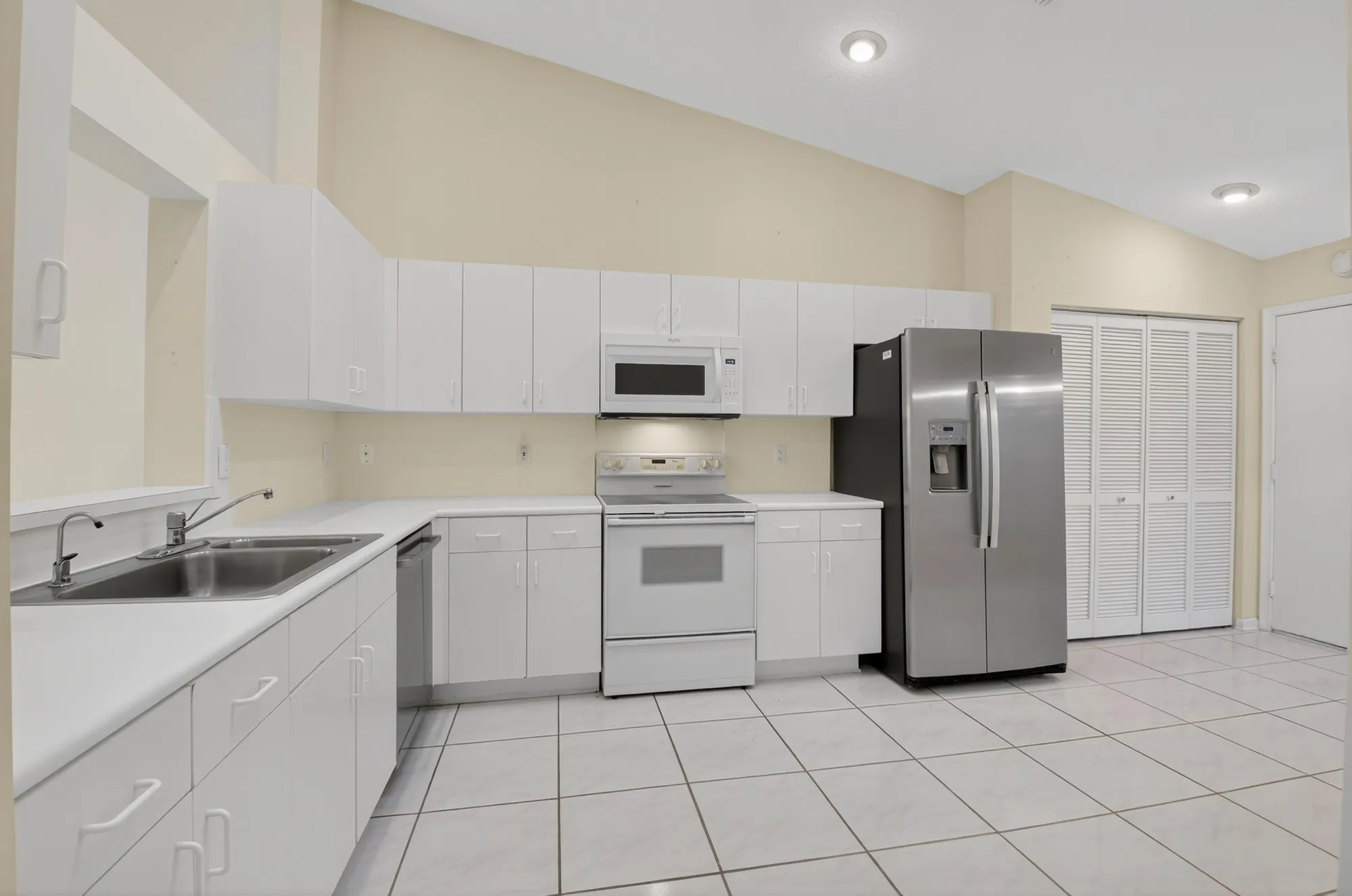 Property Slideshow image 14 of 86 | 5634 royal lake cir, Boynton Beach, FL, 33437