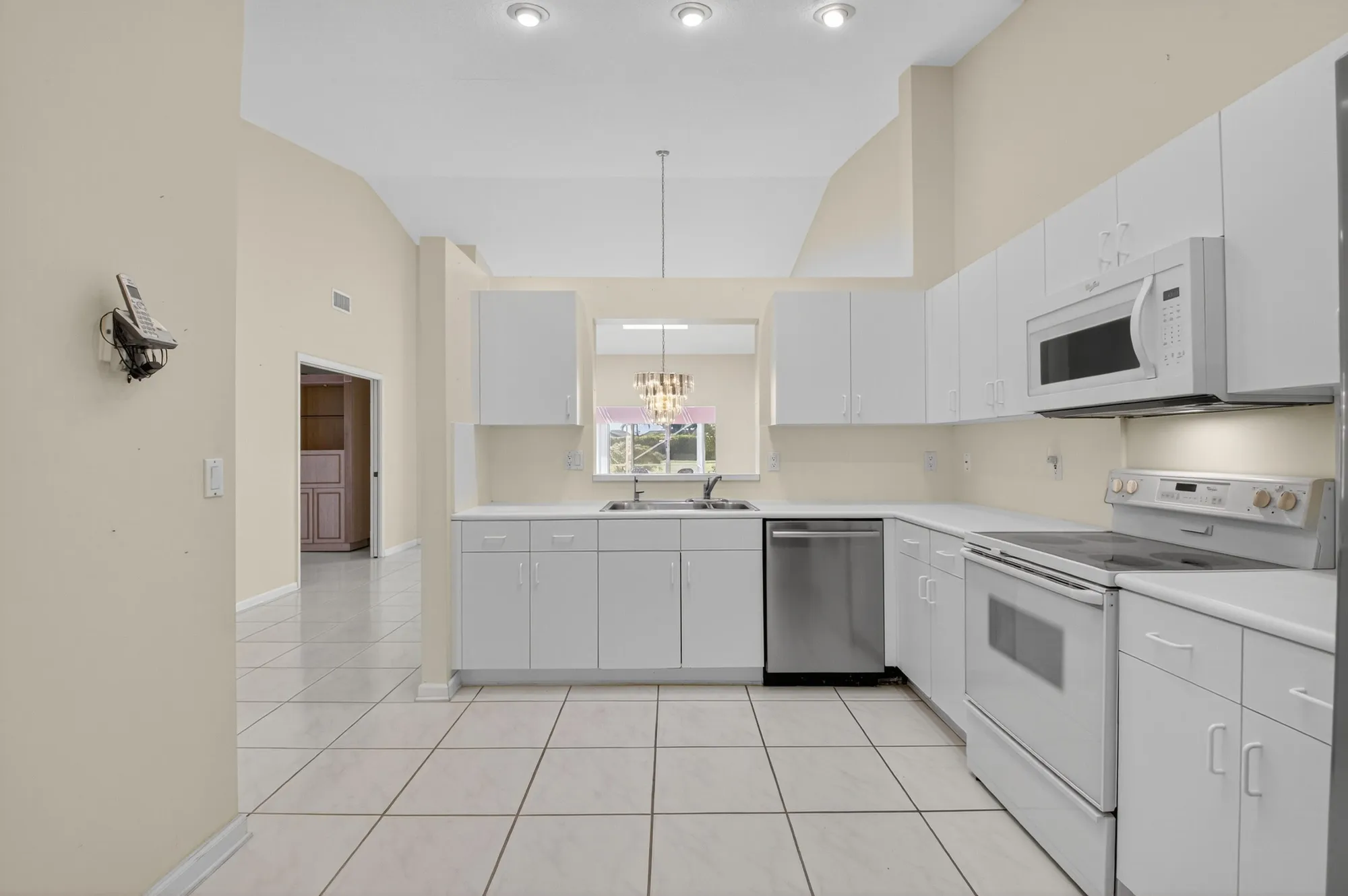 Property Slideshow image 17 of 86 | 5634 royal lake cir, Boynton Beach, FL, 33437