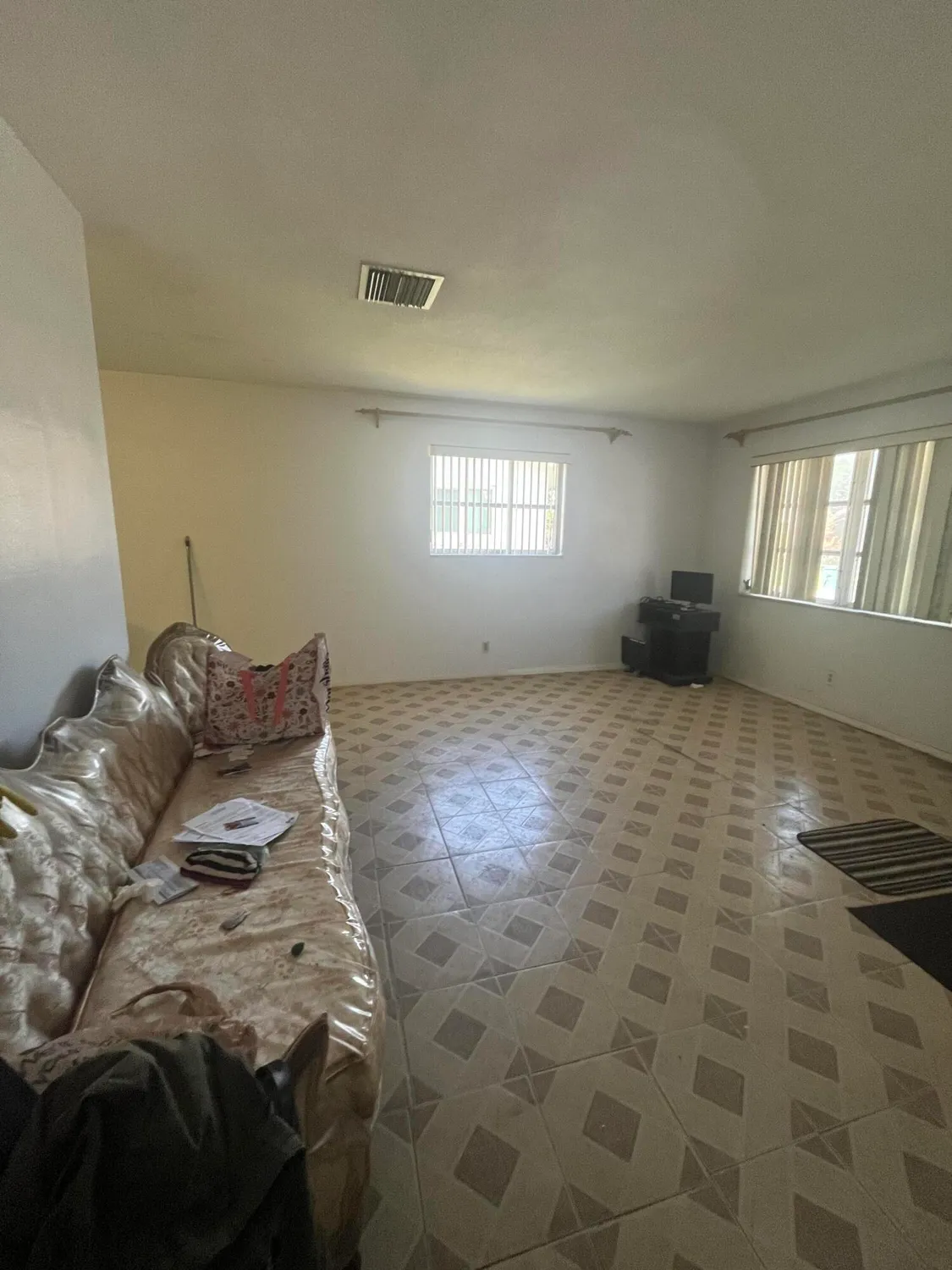 Property Slideshow image 6 of 11 | 4626 nw 44th st, Tamarac, FL, 33319