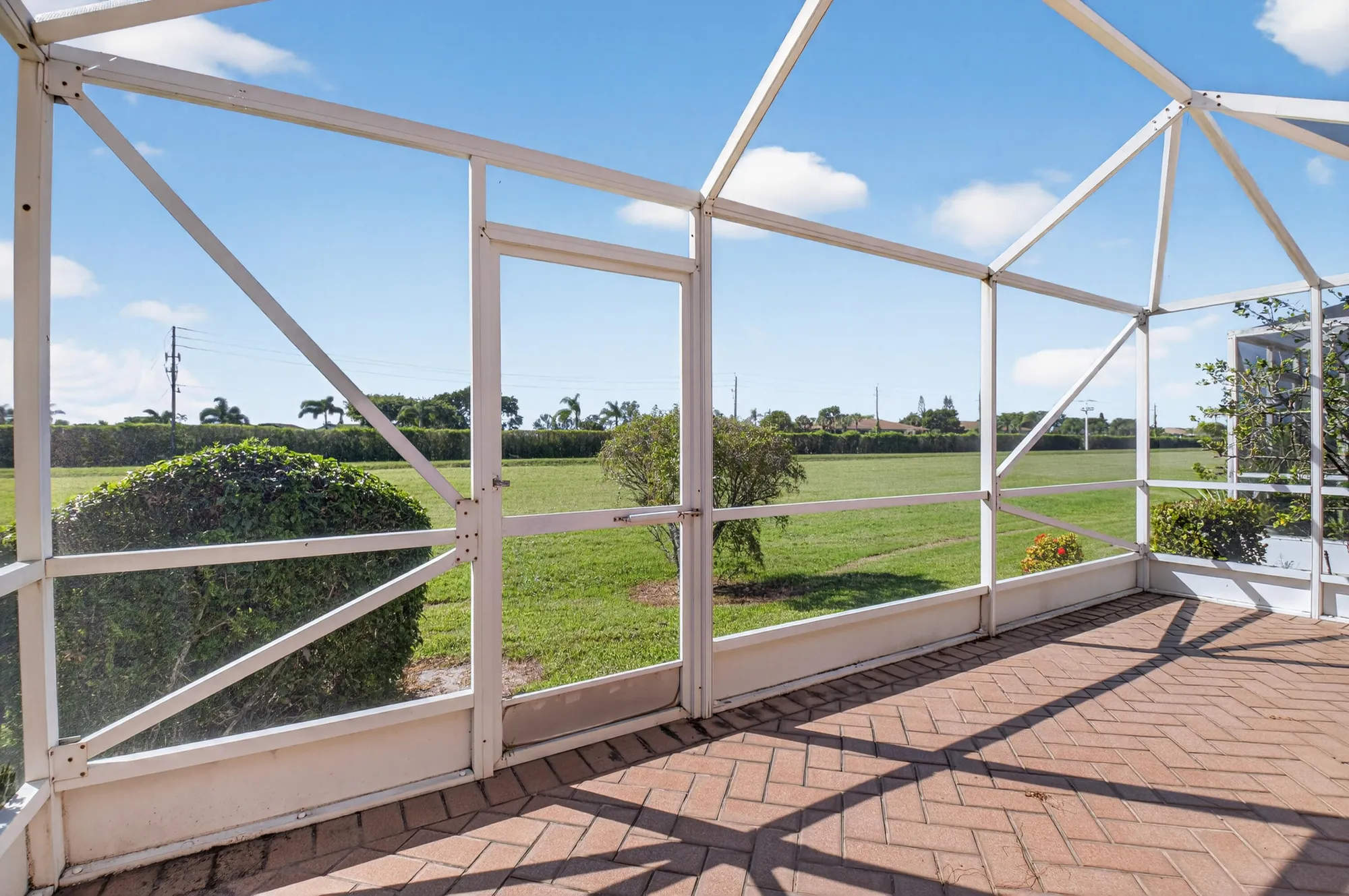 Property Slideshow image 32 of 86 | 5634 royal lake cir, Boynton Beach, FL, 33437