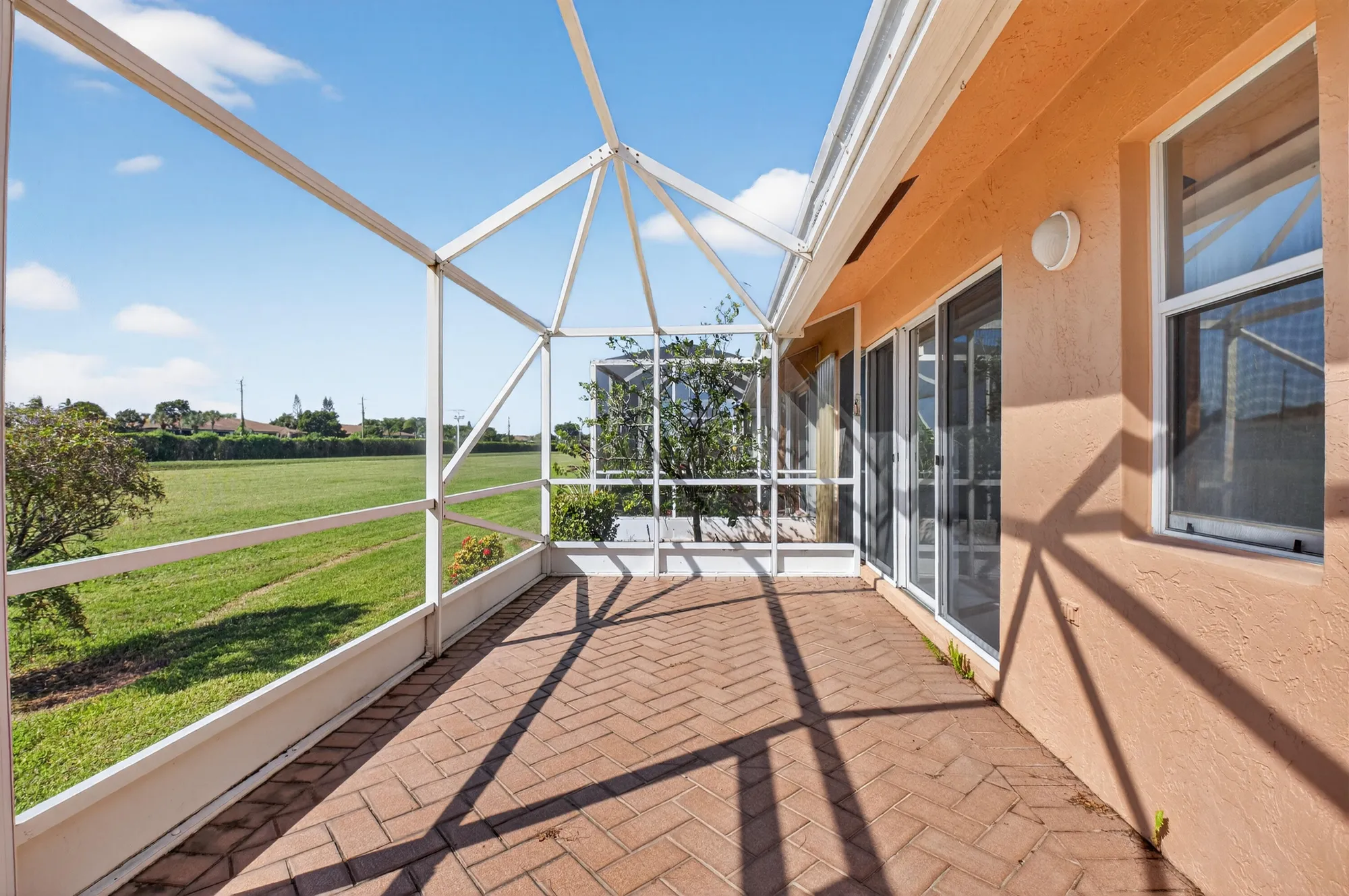 Property Slideshow image 33 of 86 | 5634 royal lake cir, Boynton Beach, FL, 33437