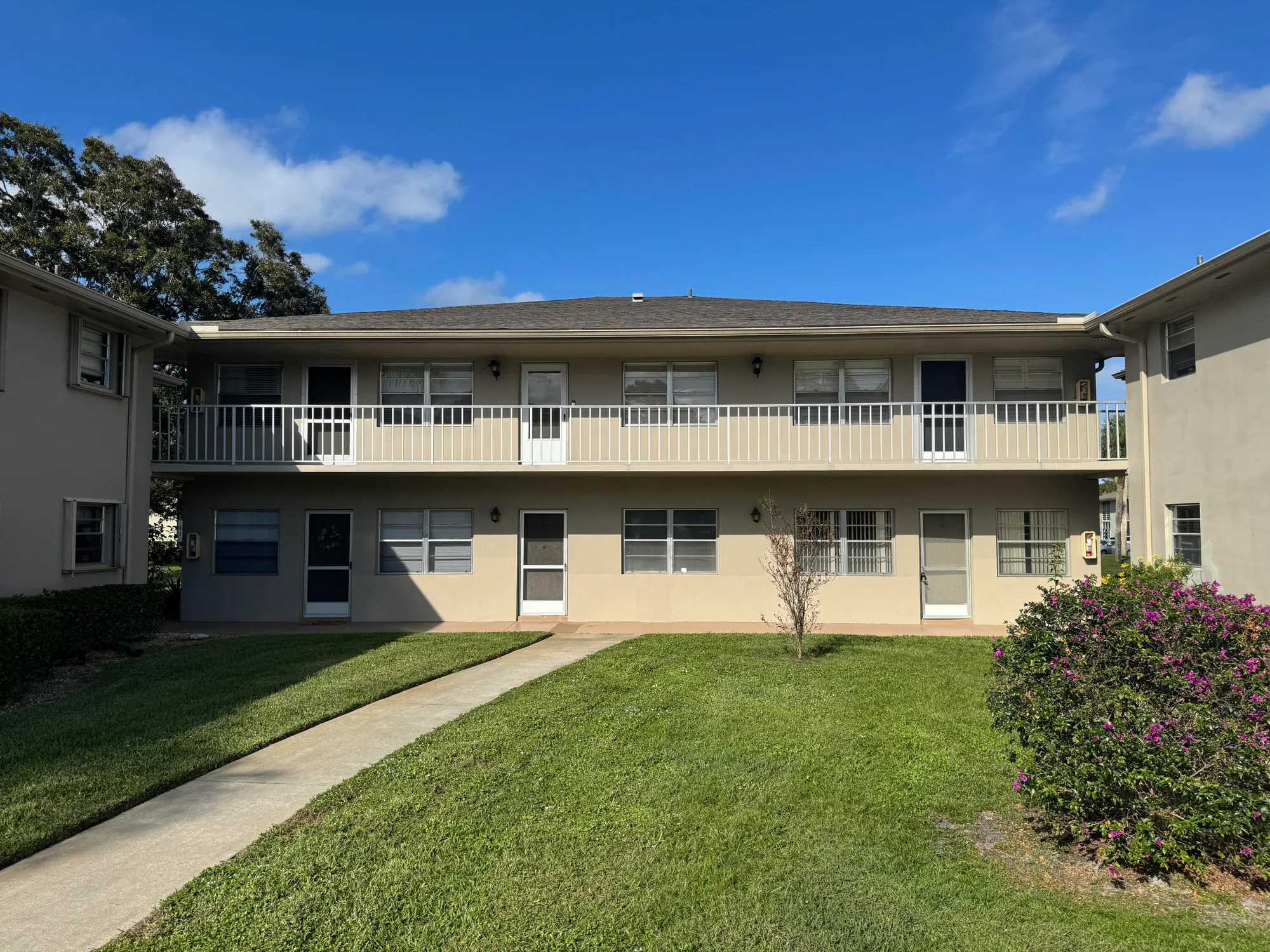 Property Slideshow image 1 of 5 | 28 lake vista trl apt 105, Port Saint Lucie, FL, 34952