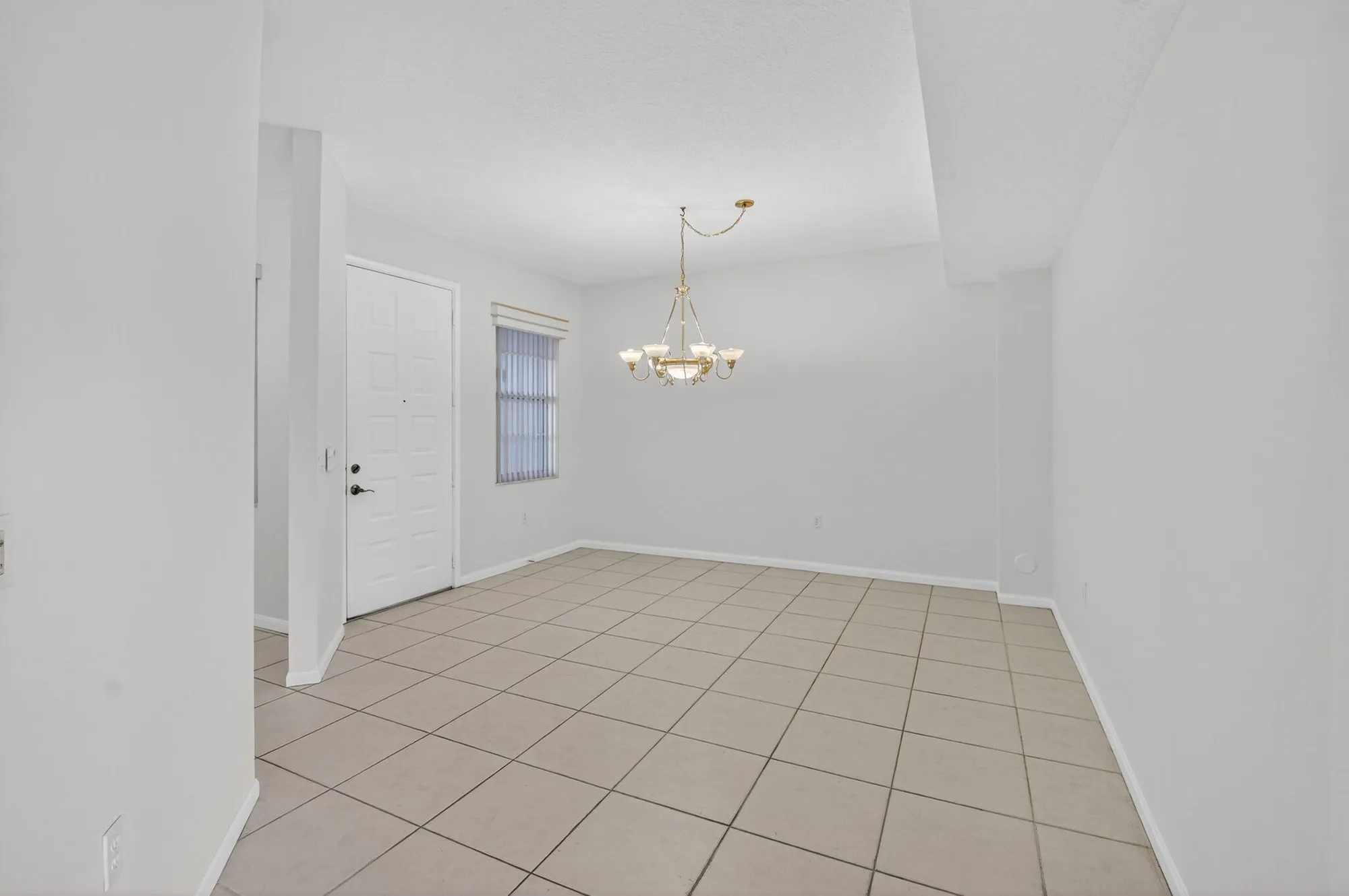 Property Slideshow image 4 of 42 | 7660 springwater pl 102, Boynton Beach, FL, 33437