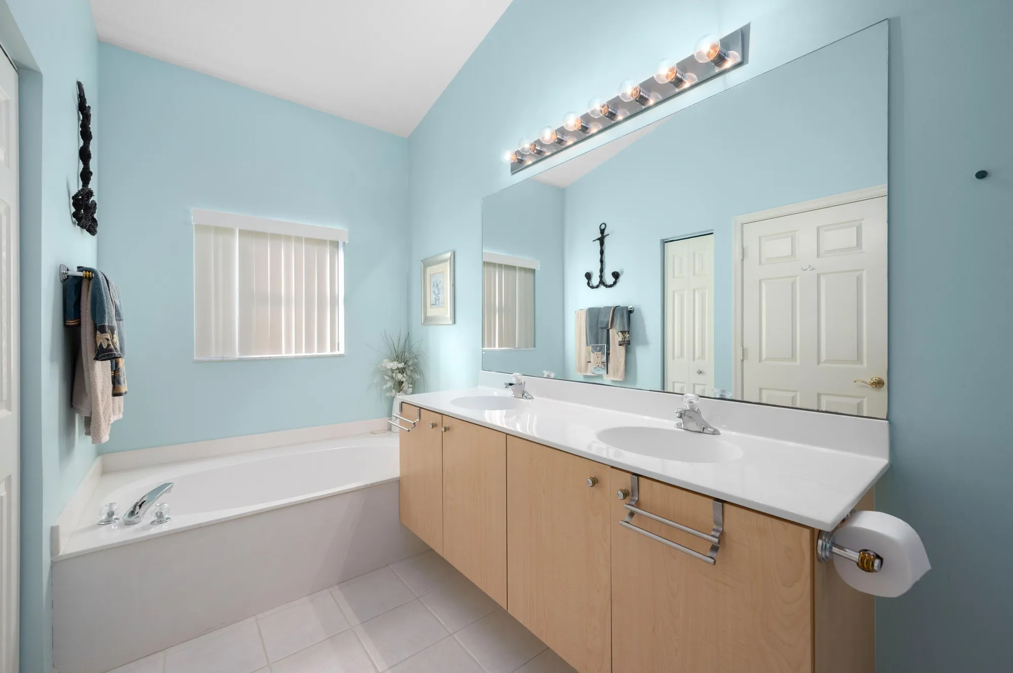 Property Slideshow image 14 of 63 | 324 nw treeline trce, Port Saint Lucie, FL, 34986