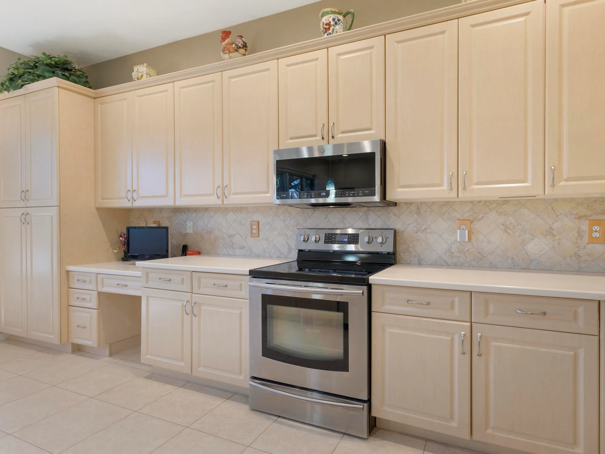 Property Slideshow image 12 of 35 | 7750 ocean sunset dr, Lake Worth, FL, 33467